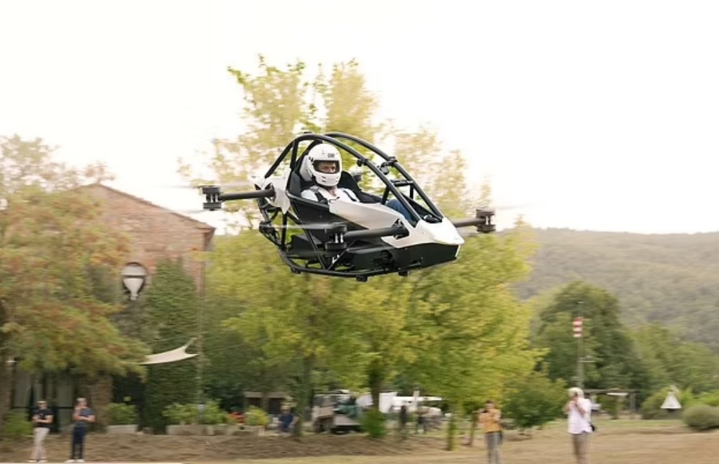 Chiec xe bay tai My nhan dat coc, gia 100.000 USD hinh anh