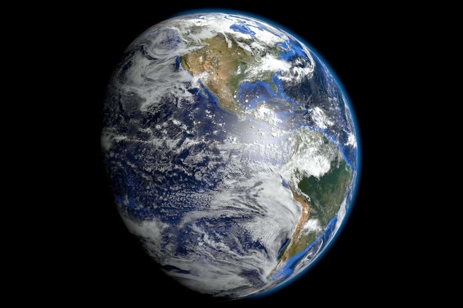 Con nguoi lam lech Trai Dat vi dao gieng hinh anh