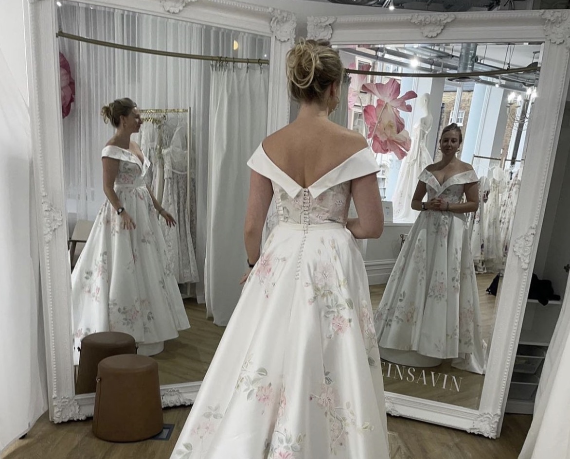 Ly giai buc anh 'ma' tren iPhone, chup mot nguoi ra ba hinh anh