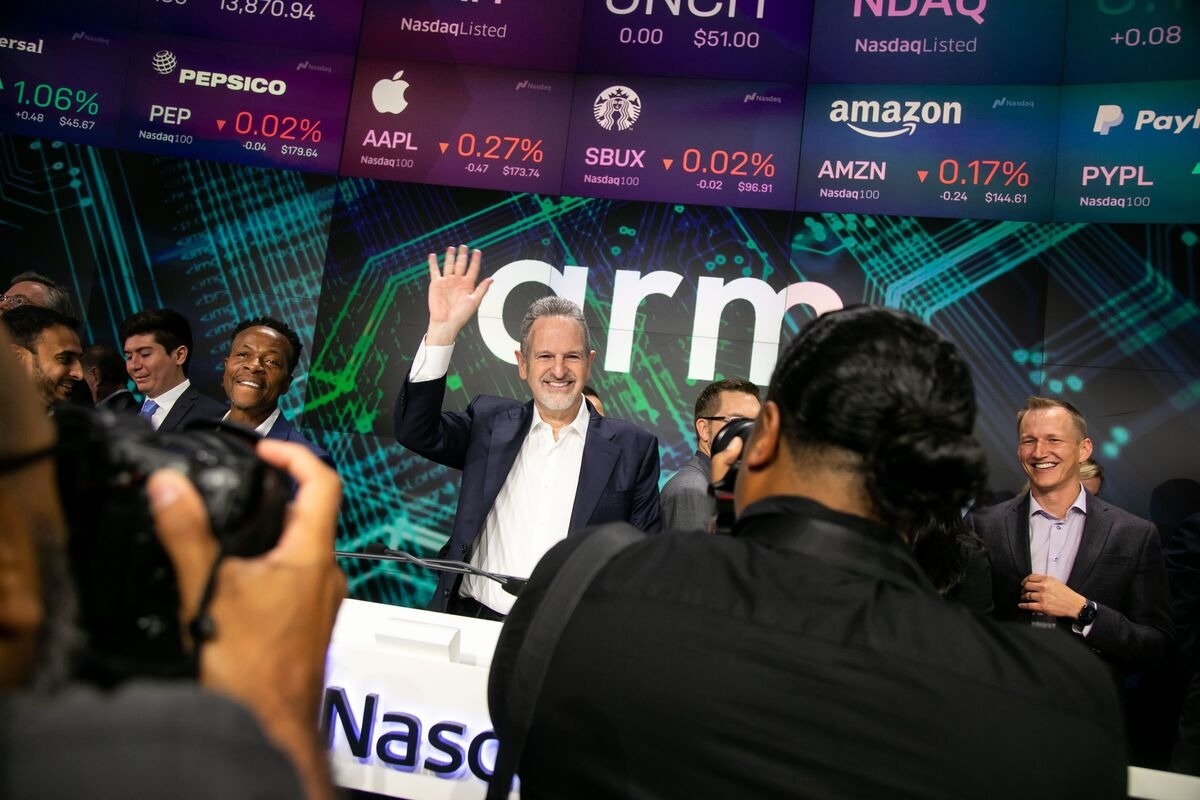 CEO hang Arm: 'Con nguoi dang mat kha nang kiem soat may moc' hinh anh