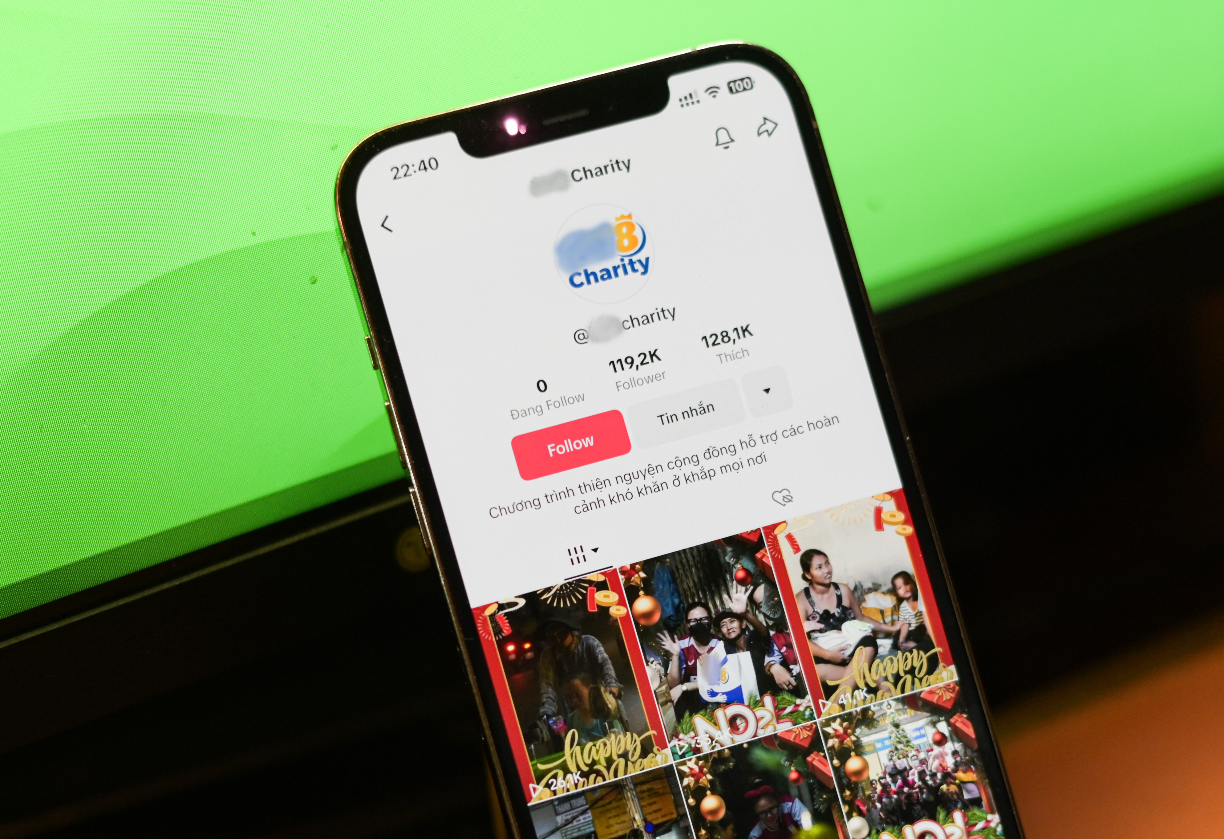 Quang cao co bac doi lot hoat dong tu thien hinh anh