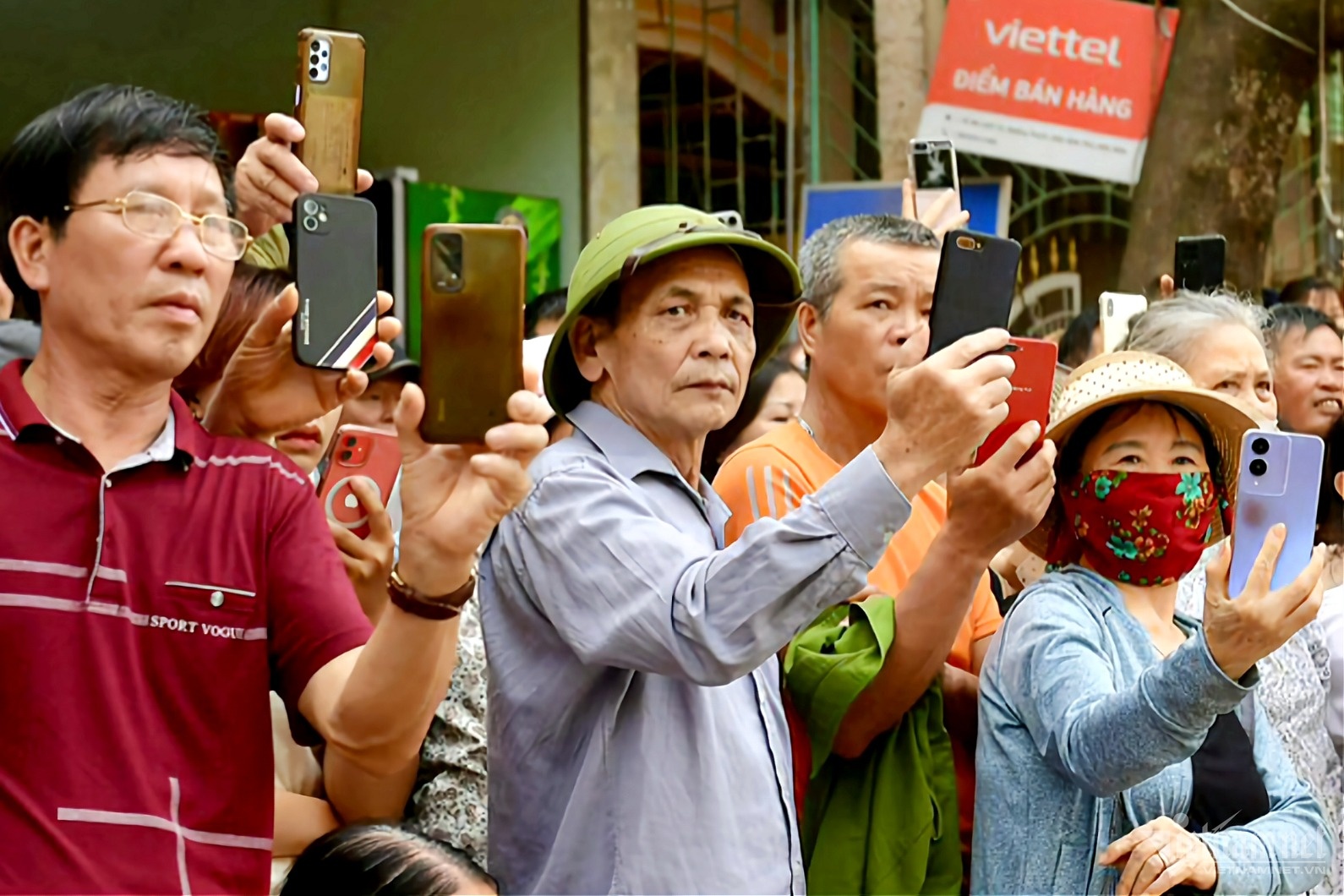 Hang tram nghin thue bao di dong se do ve Dien Bien hinh anh
