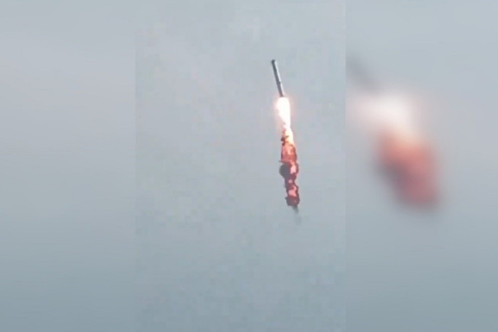 Khoanh khac ten lua Trung Quoc lao xuong dat ngay khi vua phong hinh anh