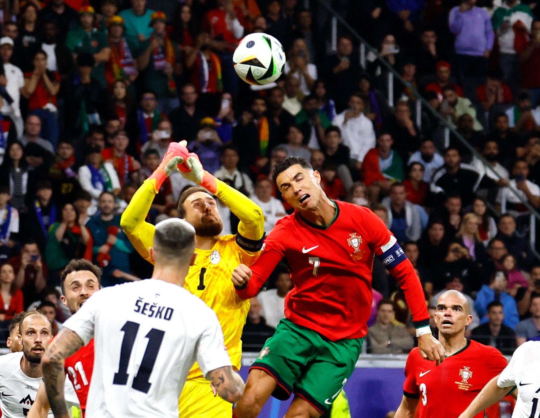 ronaldo bat khoc anh 4