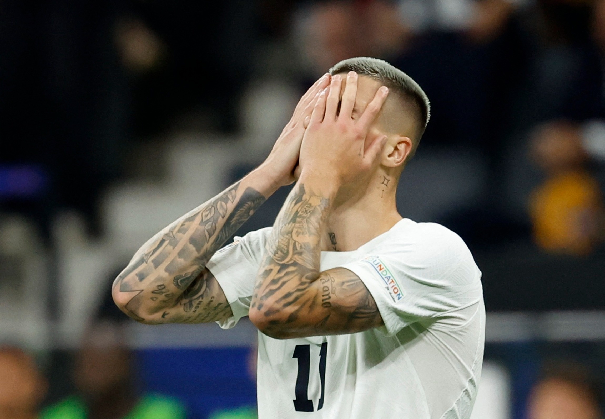 ronaldo bat khoc anh 8