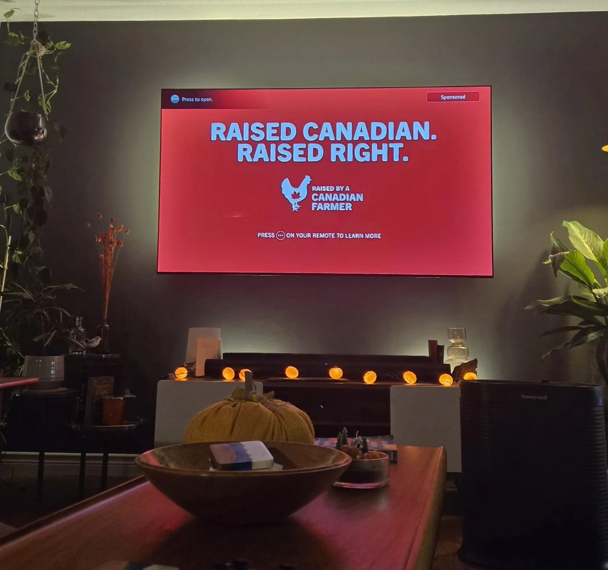 Hang am tham dat quang cao len TV nguoi dung hinh anh