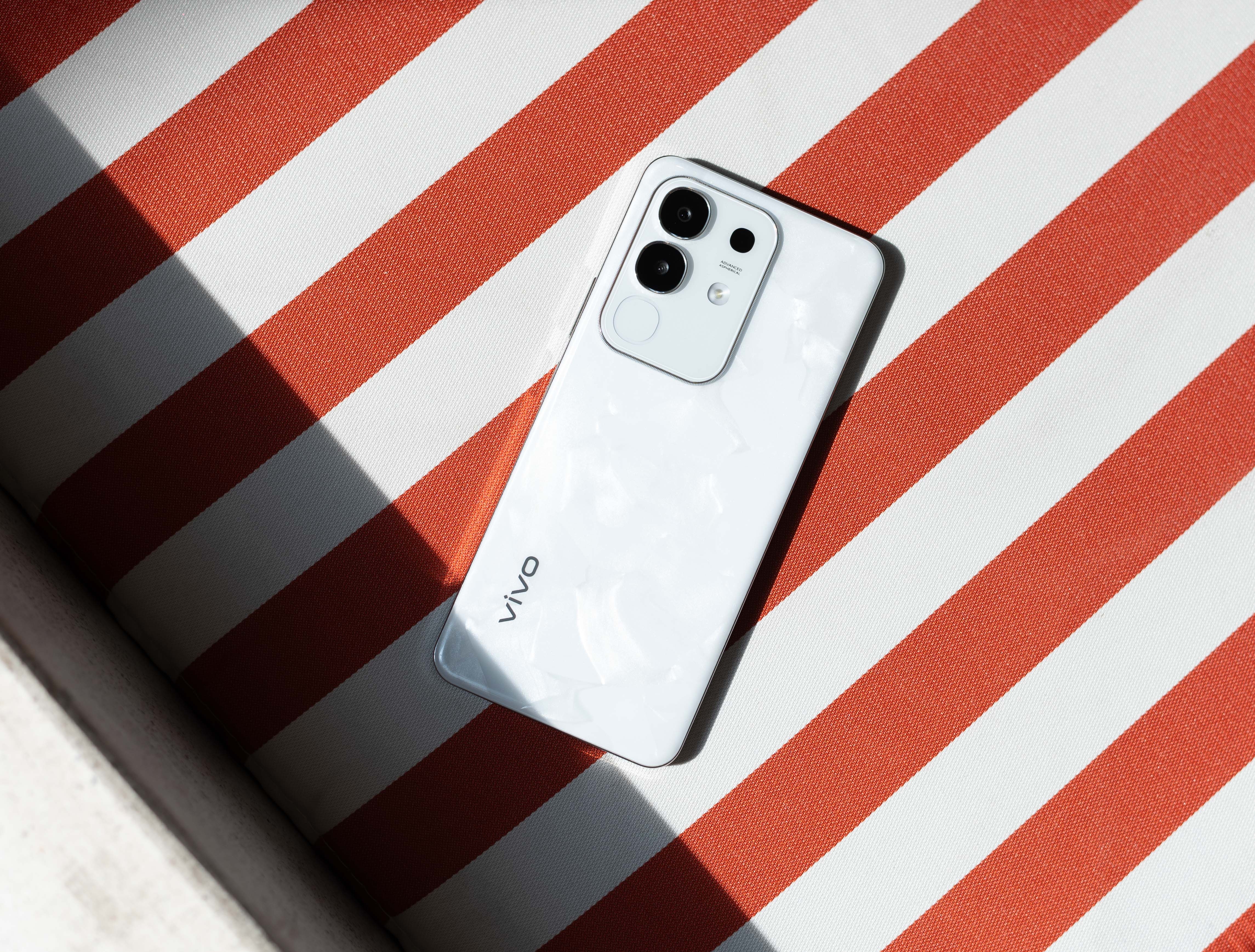 Smartphone gia re dat chuan do ben quan doi hinh anh