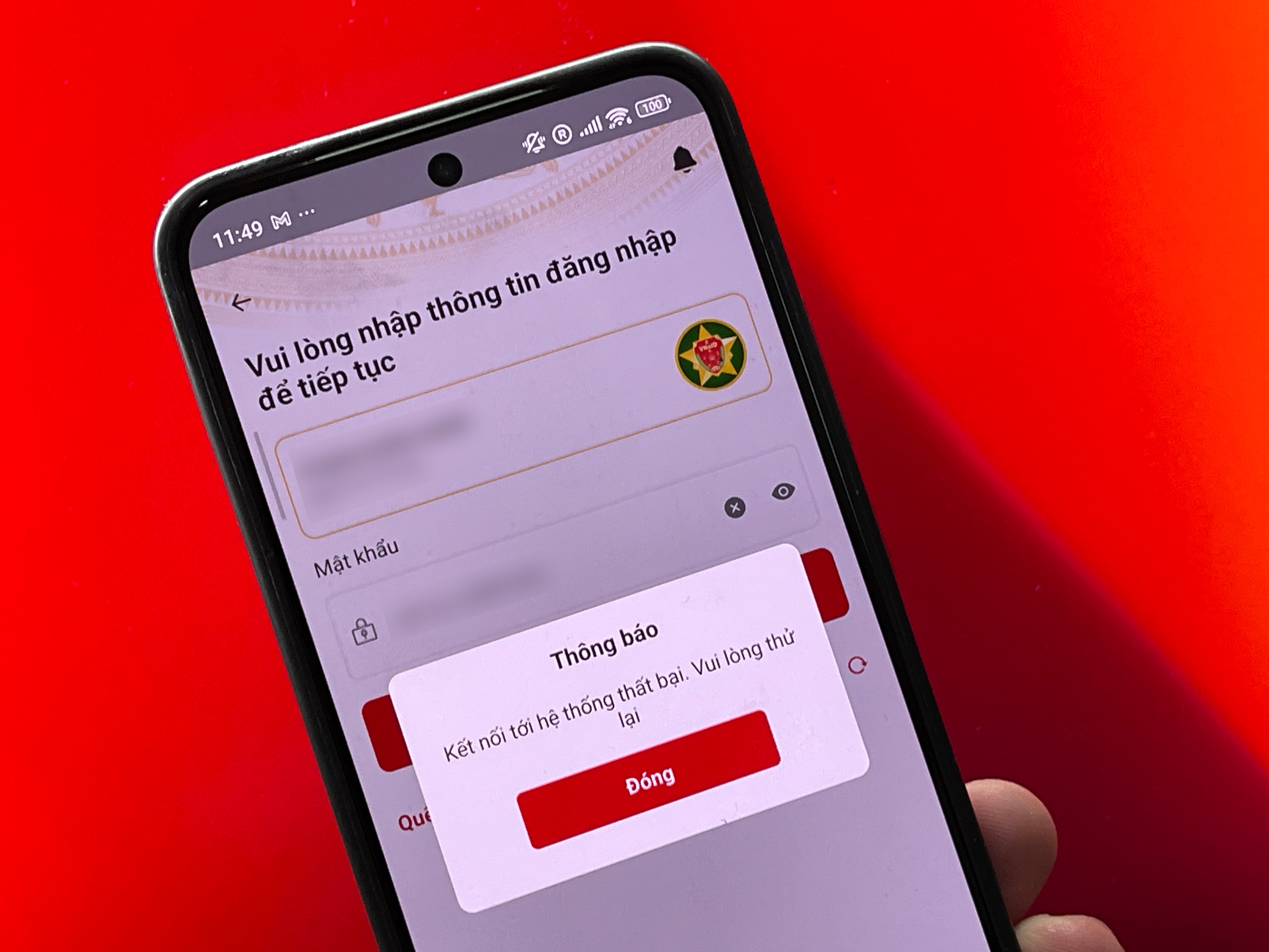 Nguoi dung tran vao xem dia phuong moi, VNeID cham, nghen hinh anh