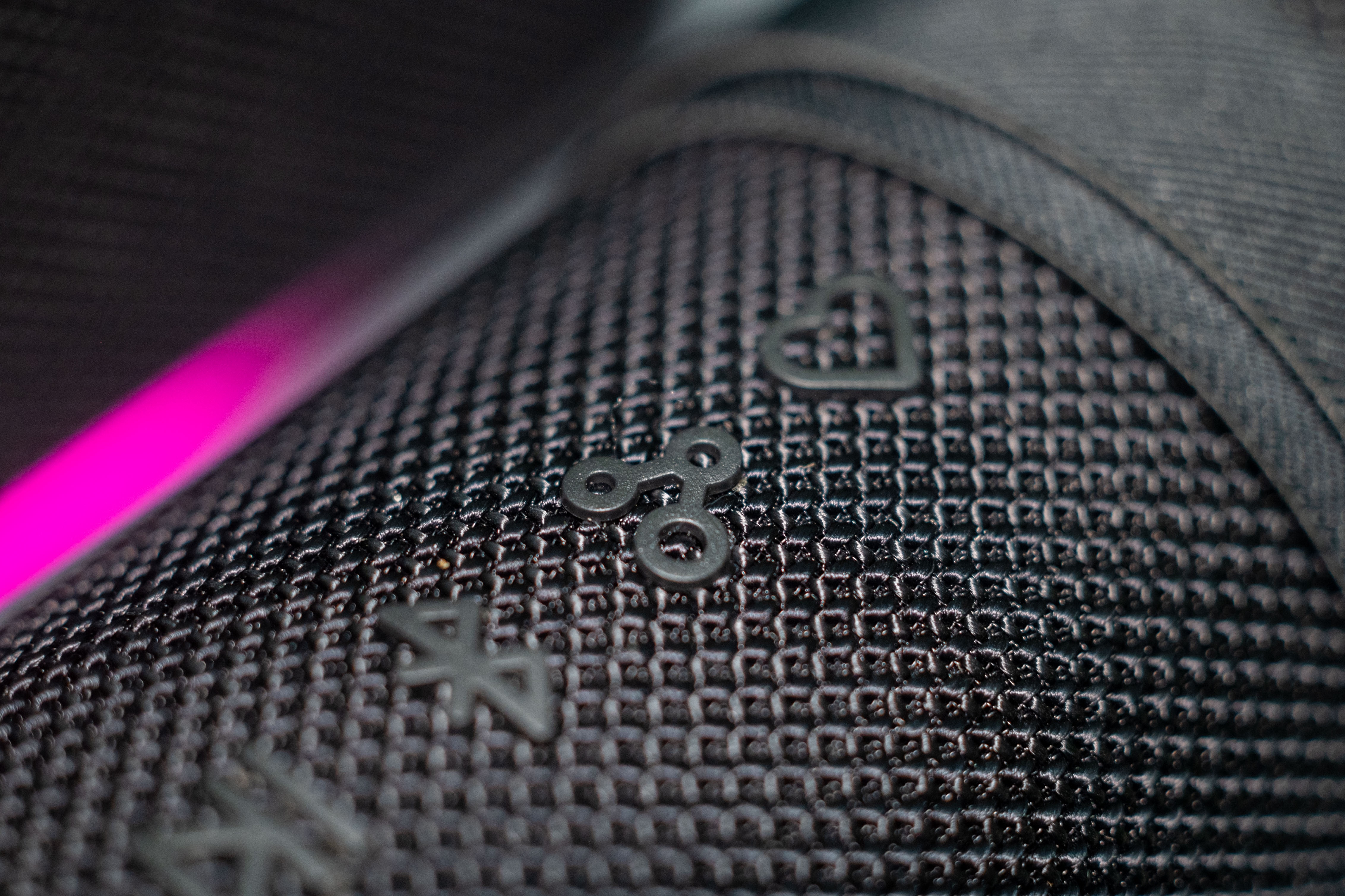 Chon loa khong day, hay de y den nut nay hinh anh