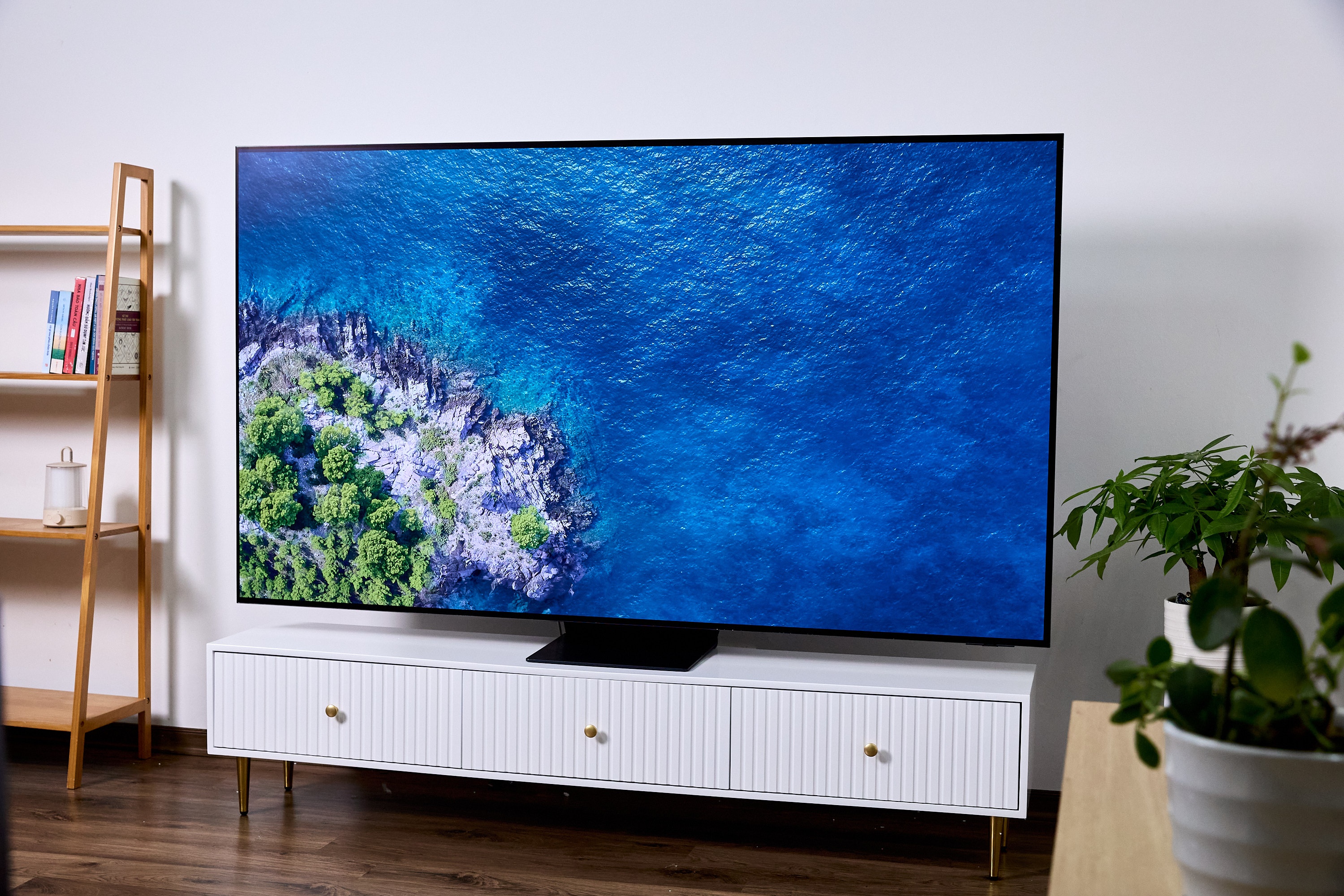 Samsung S95F,  TV OLED Samsung,  TV cao cap,  OLED 2025,  danh gia S95F,  tinh nang chong loa anh 12