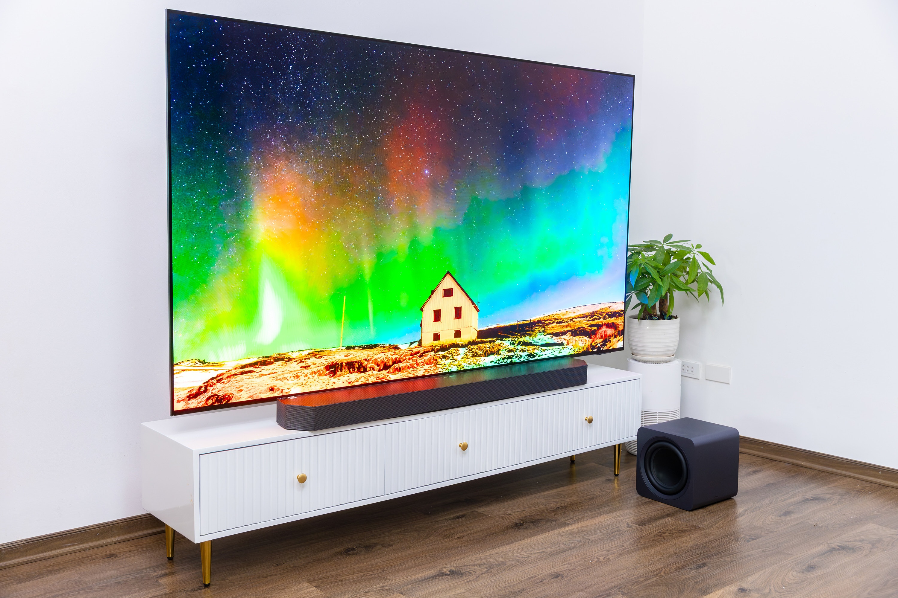 S95F – TV OLED cao cap voi tinh nang hiem gap hinh anh
