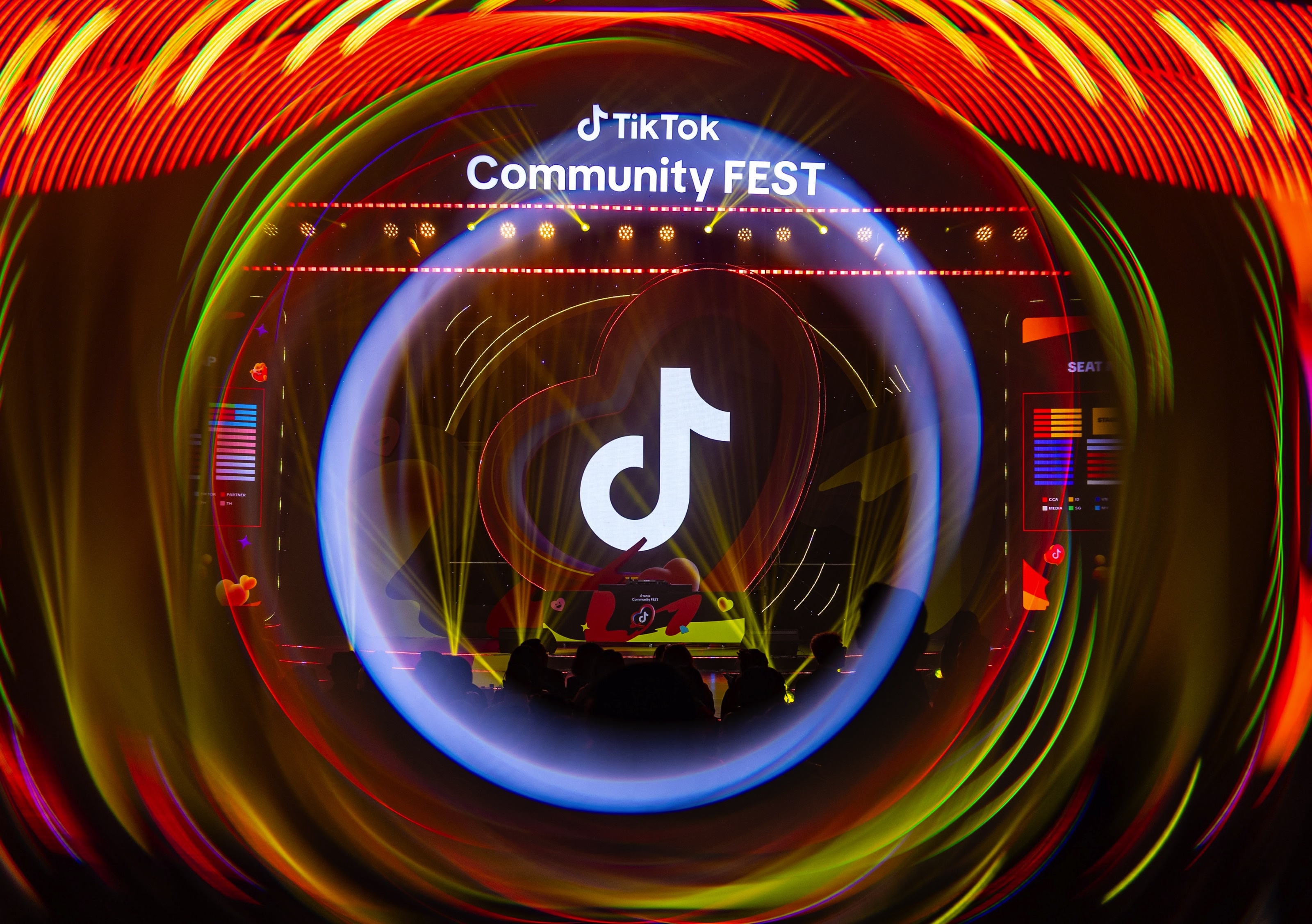 TikTok LIVE ken cua YouTube hinh anh