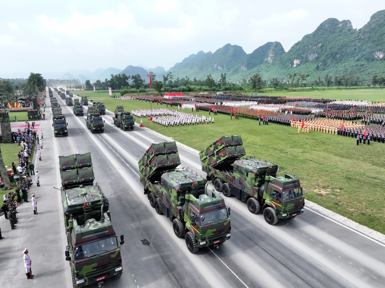 September 2nd parade photo 2 dieu binh 2/9 anh 2