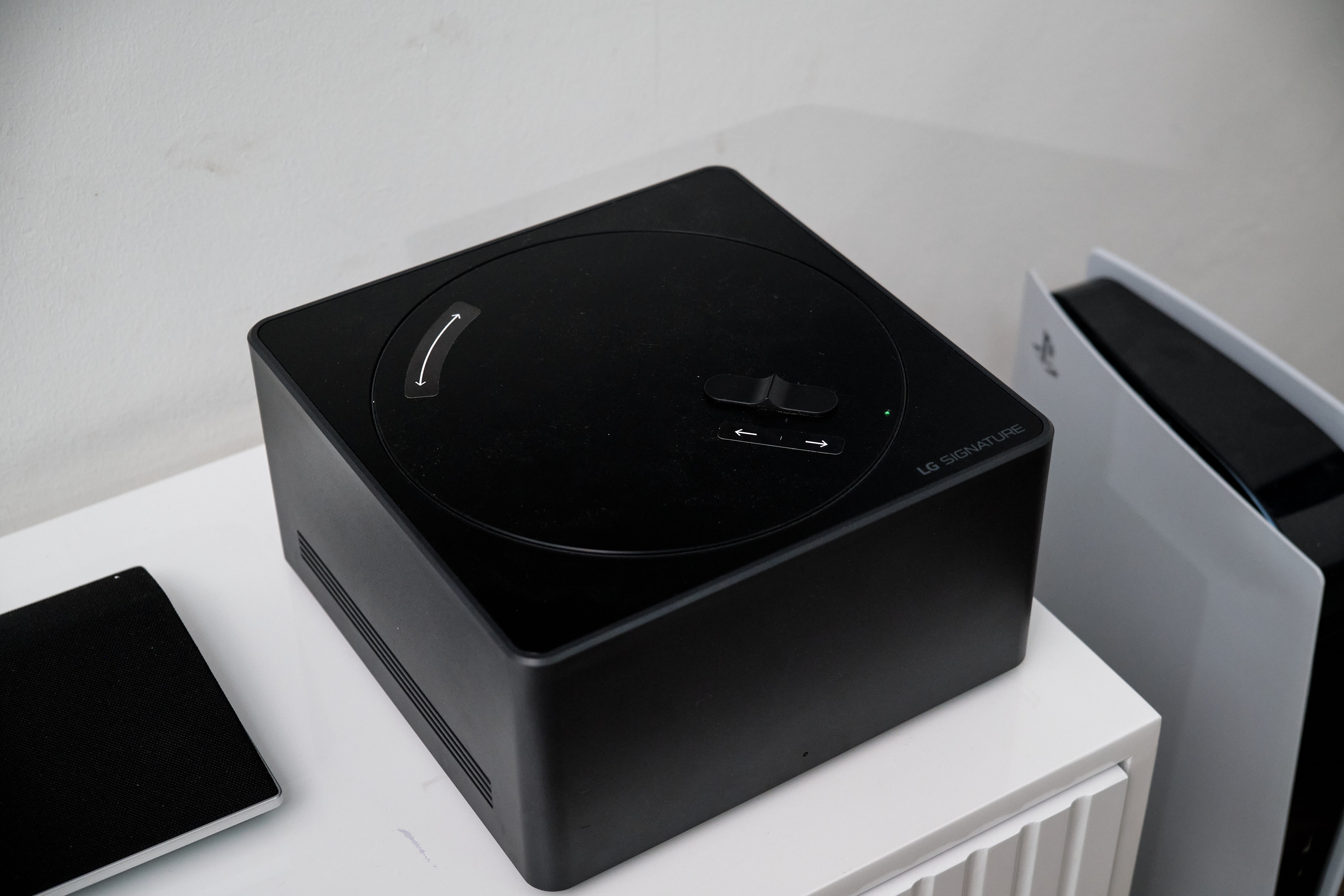 TV OLED,  LG M5,  TV dat nhat,  khong day,  cong nghe AI,  ket noi wireless anh 2