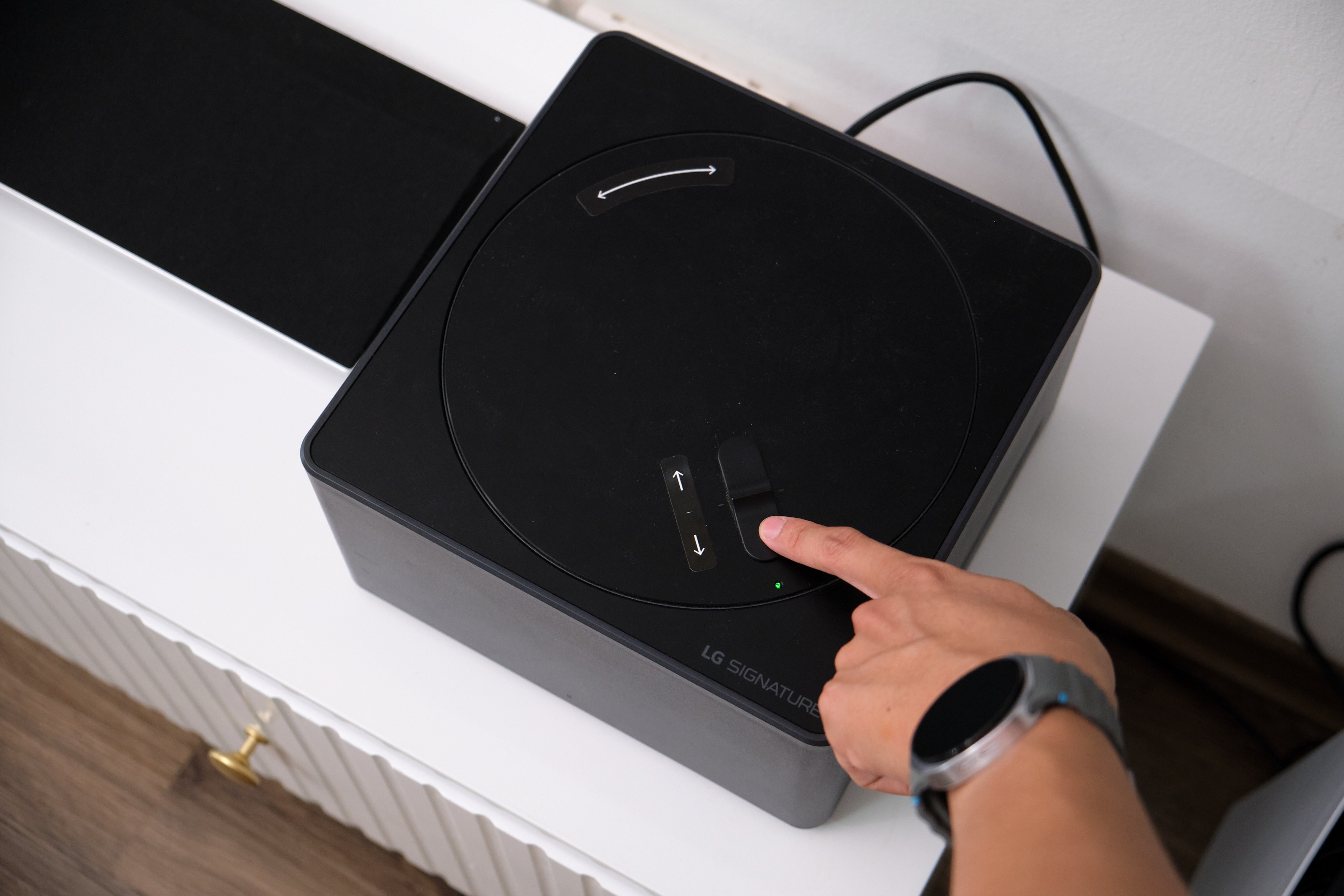 TV OLED,  LG M5,  TV dat nhat,  khong day,  cong nghe AI,  ket noi wireless anh 4