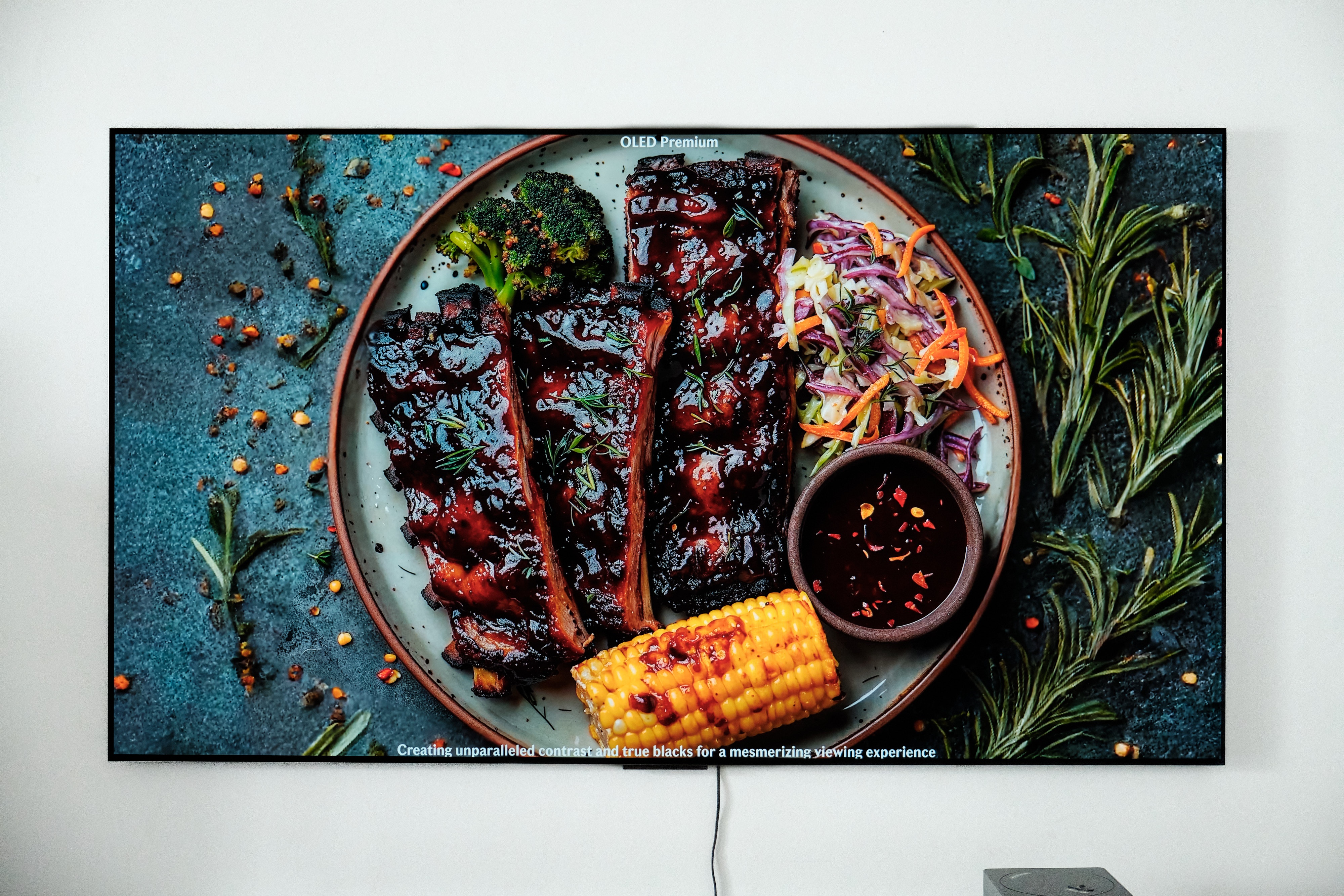 TV OLED,  LG M5,  TV dat nhat,  khong day,  cong nghe AI,  ket noi wireless anh 1