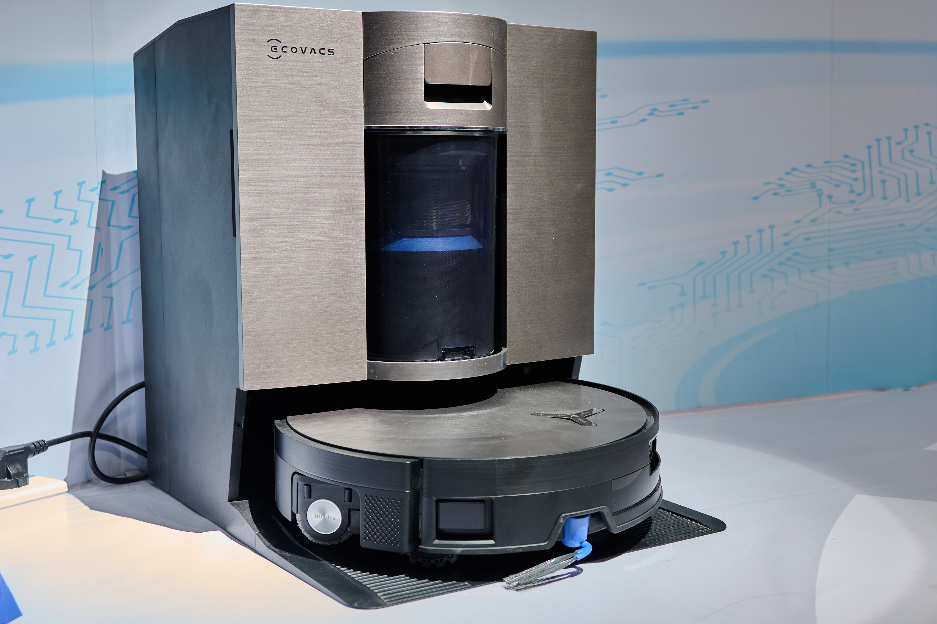 Robot hut bui co ‘sac nhanh’, them banh xe leo go hinh anh