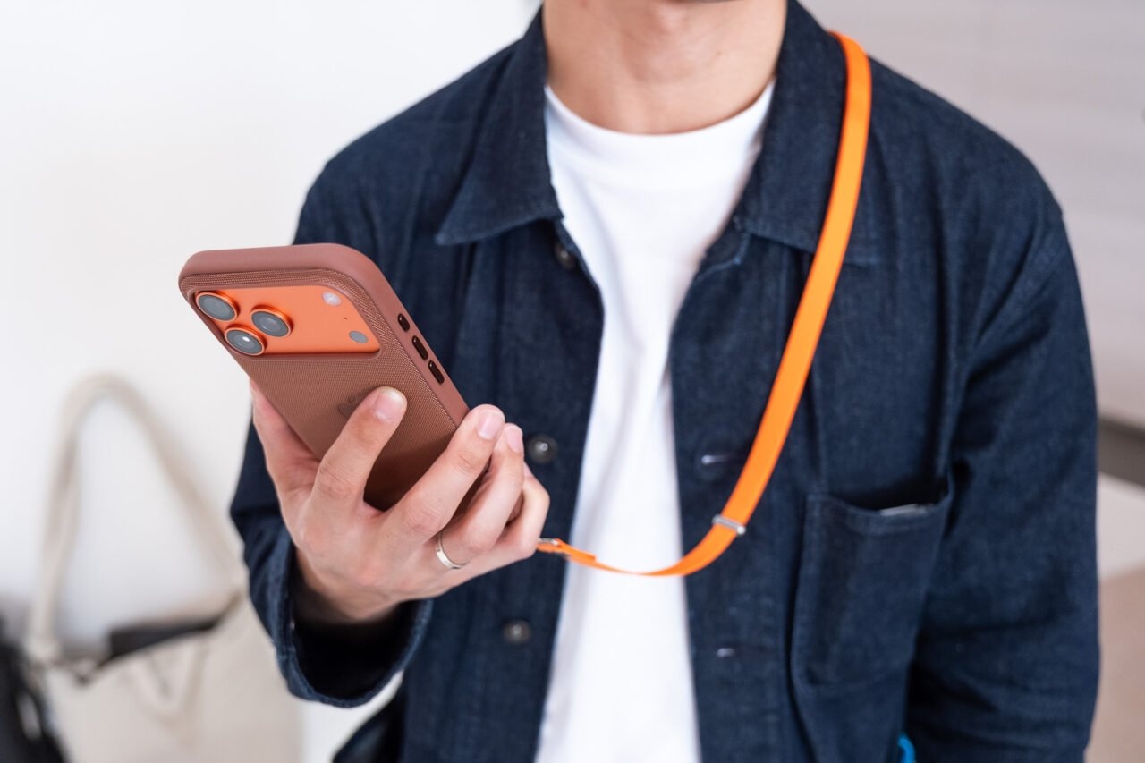 Day deo iPhone 1,7 trieu bat ngo chay hang hinh anh