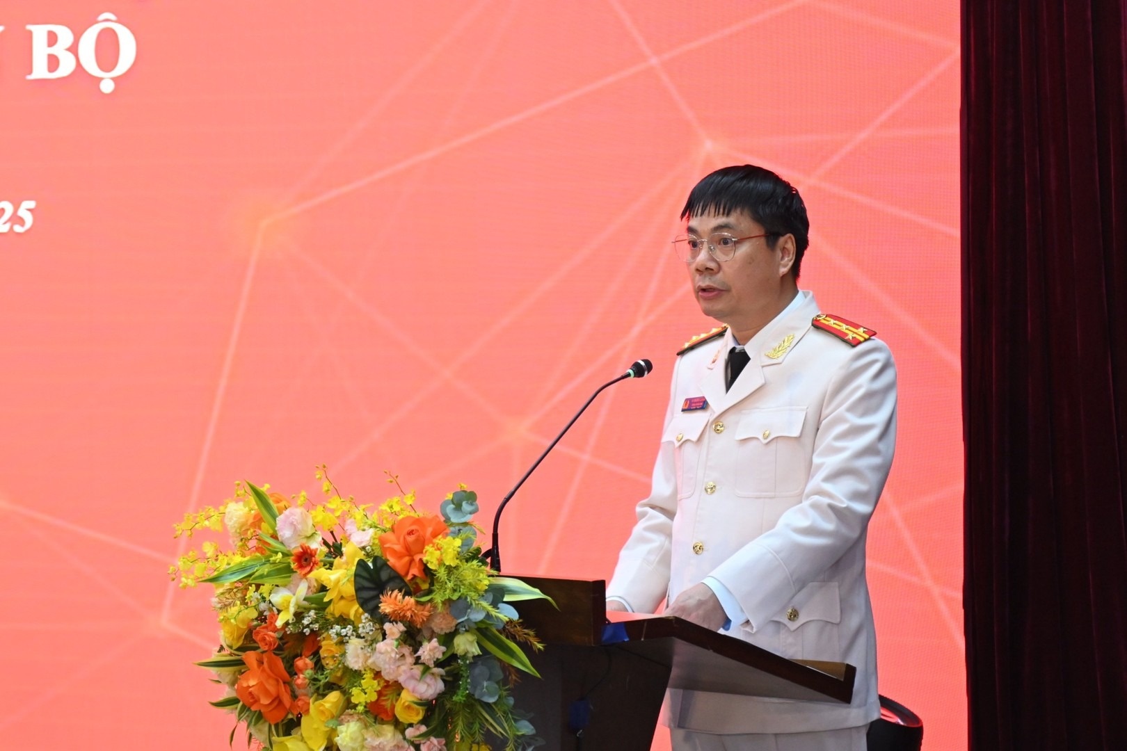 Nhieu lanh dao chu chot cua MobiFone vao bien che luc luong CAND hinh anh