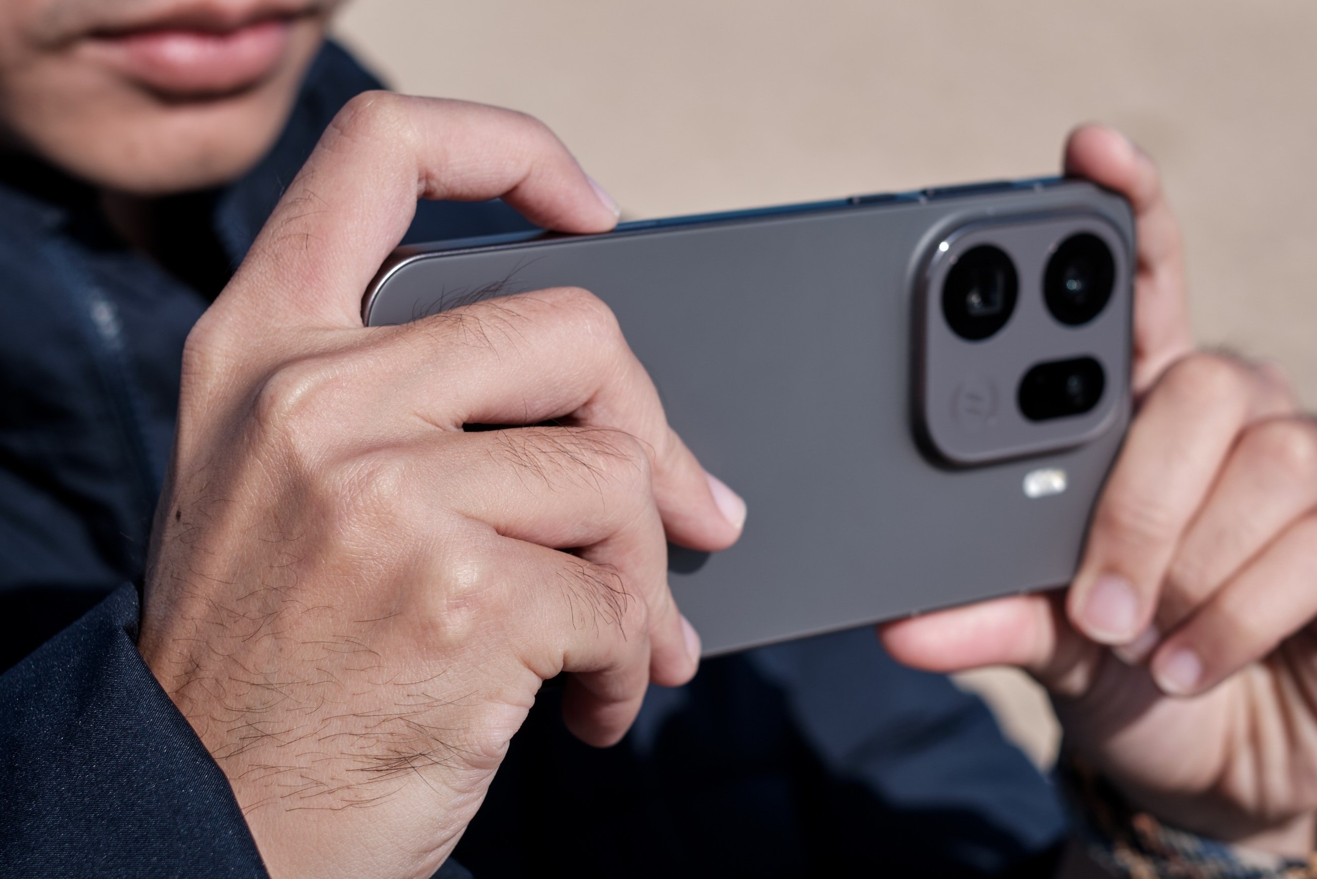 Oppo Find X9 Pro - doi thu kiem tro thu cua iPhone 17 Pro Max hinh anh