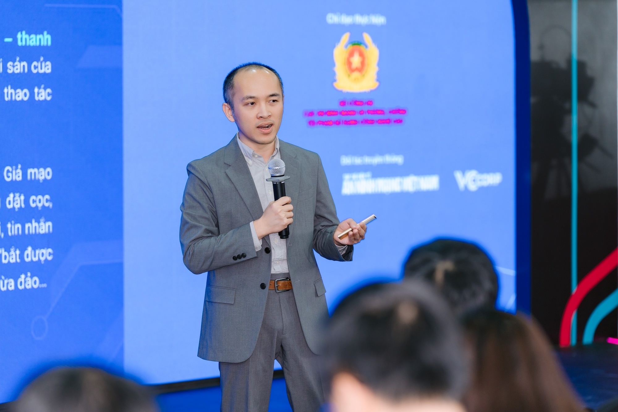 Ba nguyen tac tu bao ve khi mua sam truc tuyen cuoi nam hinh anh