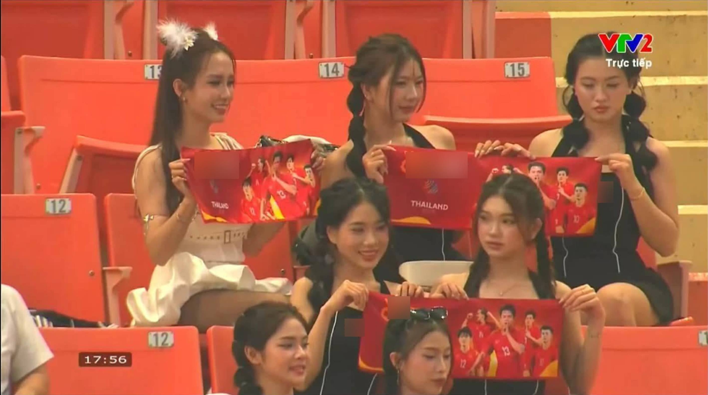 Xuat hien web ca do trong tran Viet Nam - Lao hinh anh