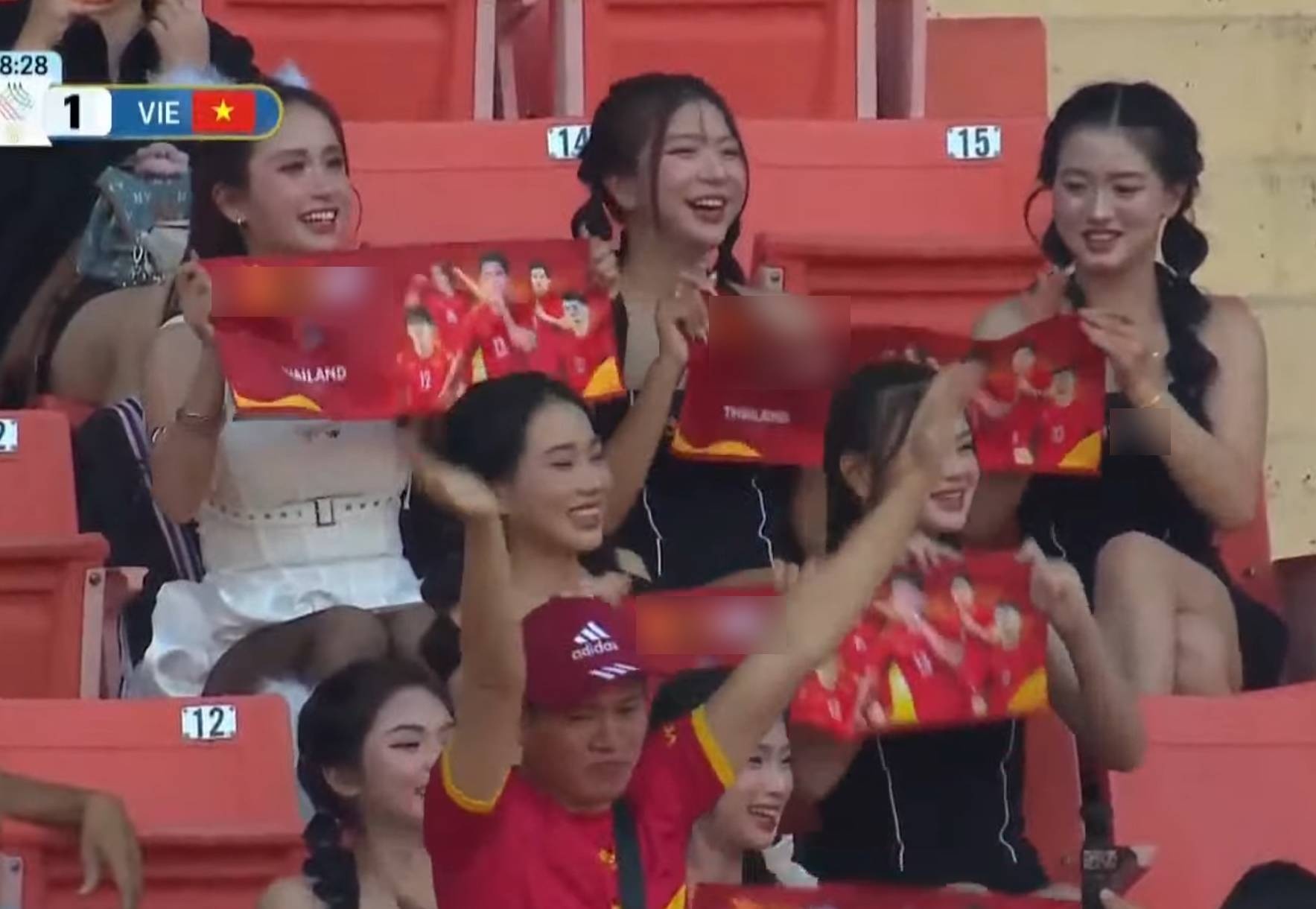 Thai Lan truy tim nhom ‘gai xinh’ quang cao nha cai tran Viet Nam hinh anh