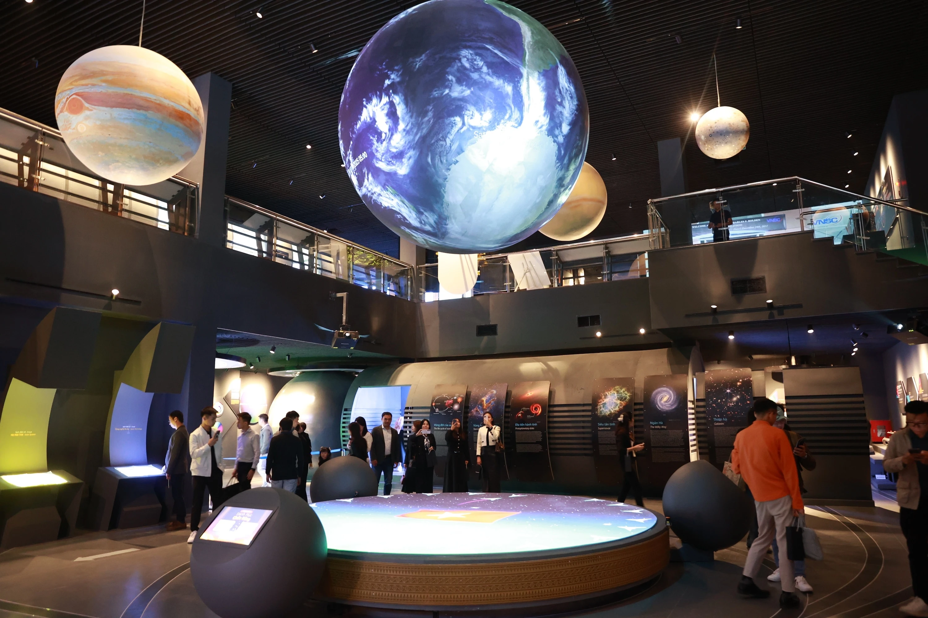 Bao tang Vu tru don 10.000 khach tham quan hinh anh