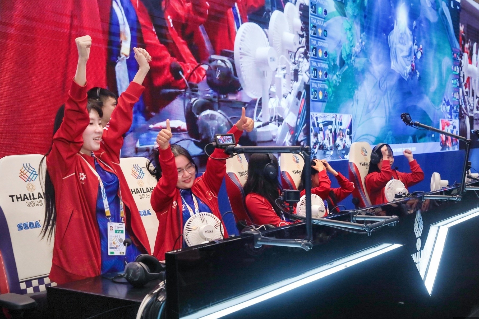 Danh bai Thai Lan, tuyen Lien Quan Mobile Viet Nam vao chung ket hinh anh