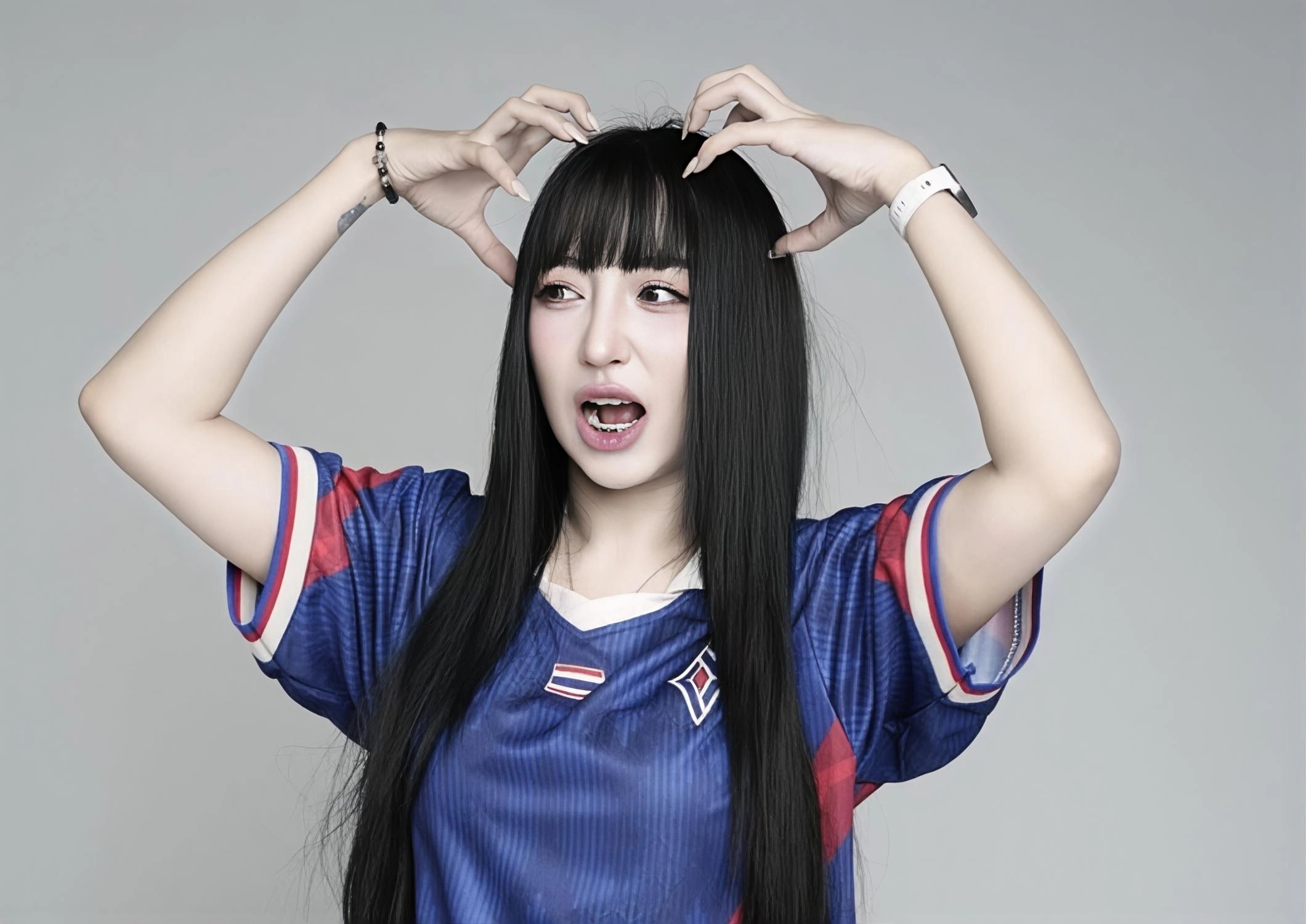 Nu VDV Lien Quan Thai Lan bi tich thu tien thuong, cam vinh vien hinh anh