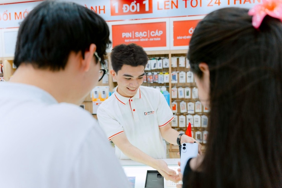 iPhone 17 Pro, Pro Max giam sau cuoi nam, phu kien chi tu 9.000 dong hinh anh