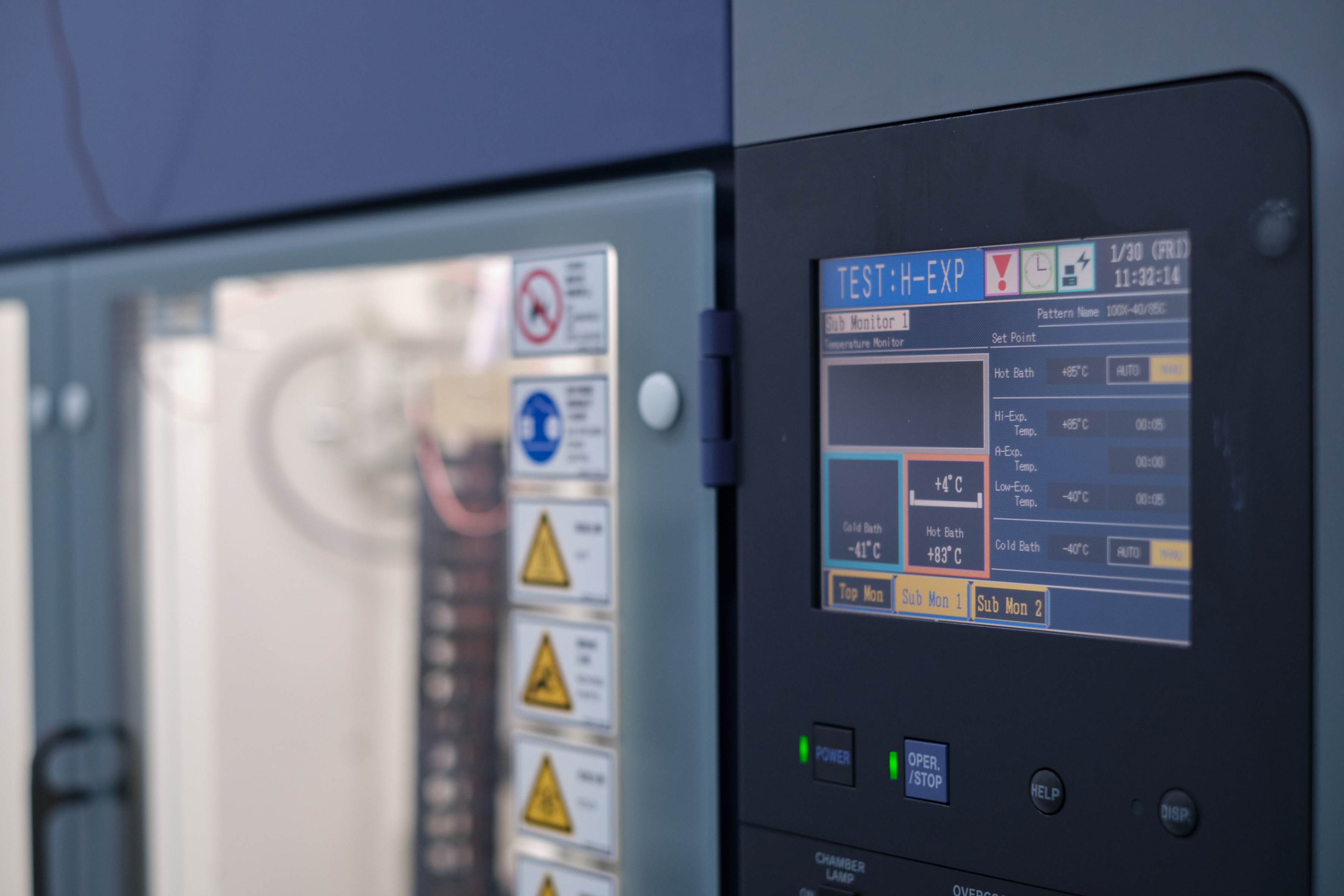 ben trong nha may apple anh 14