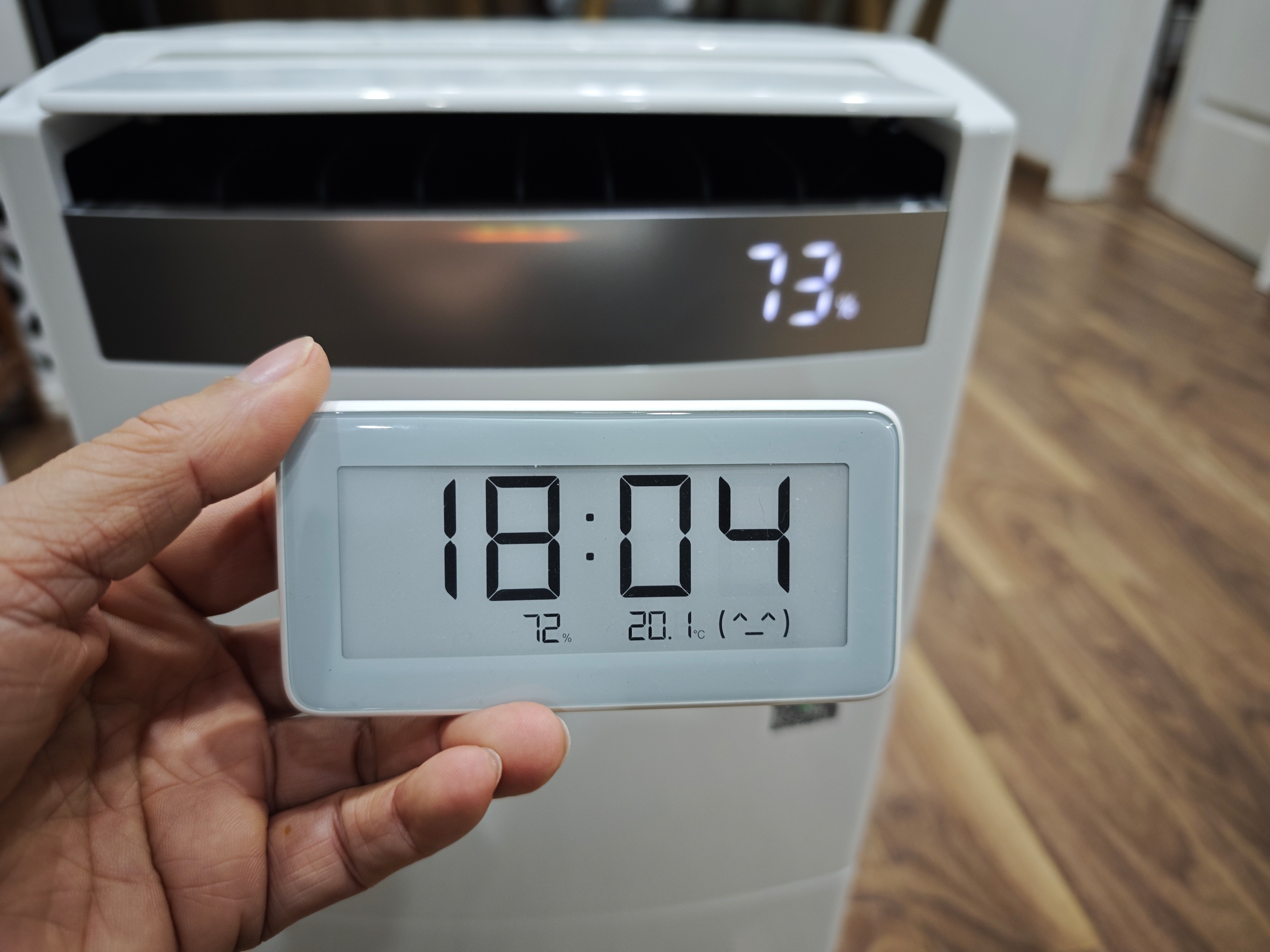 ben trong may hut am anh 10