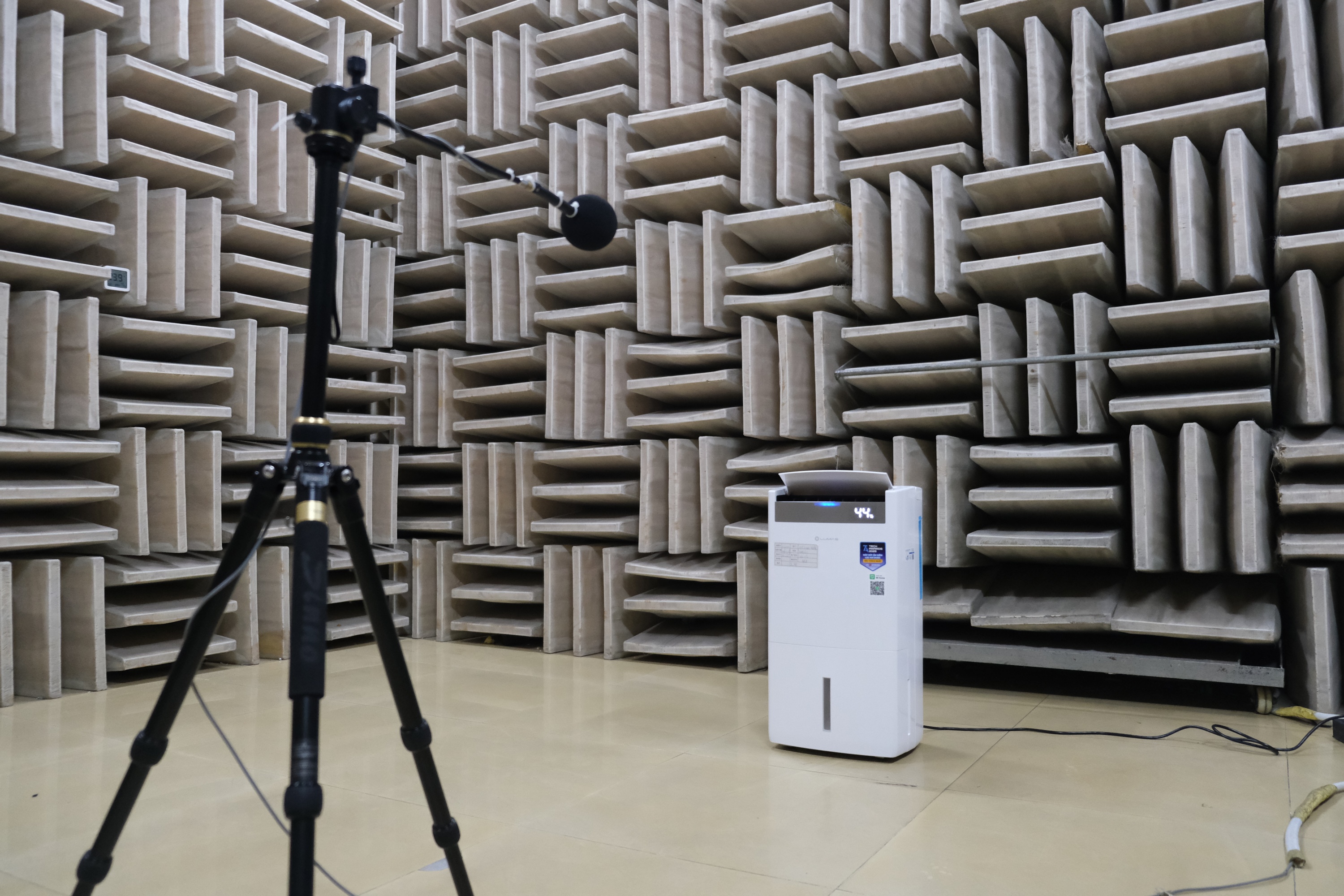 ben trong may hut am anh 5