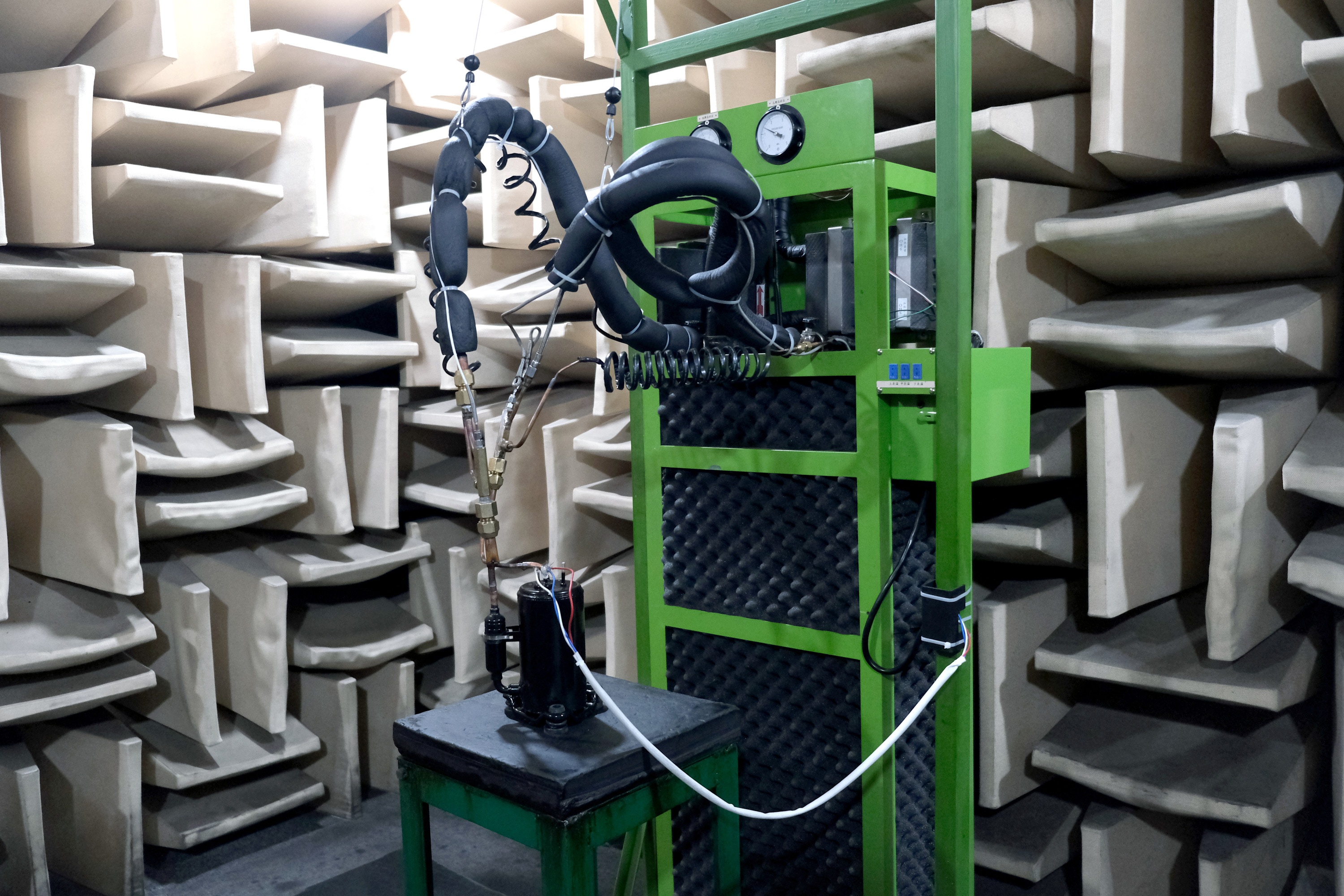 ben trong may hut am anh 7