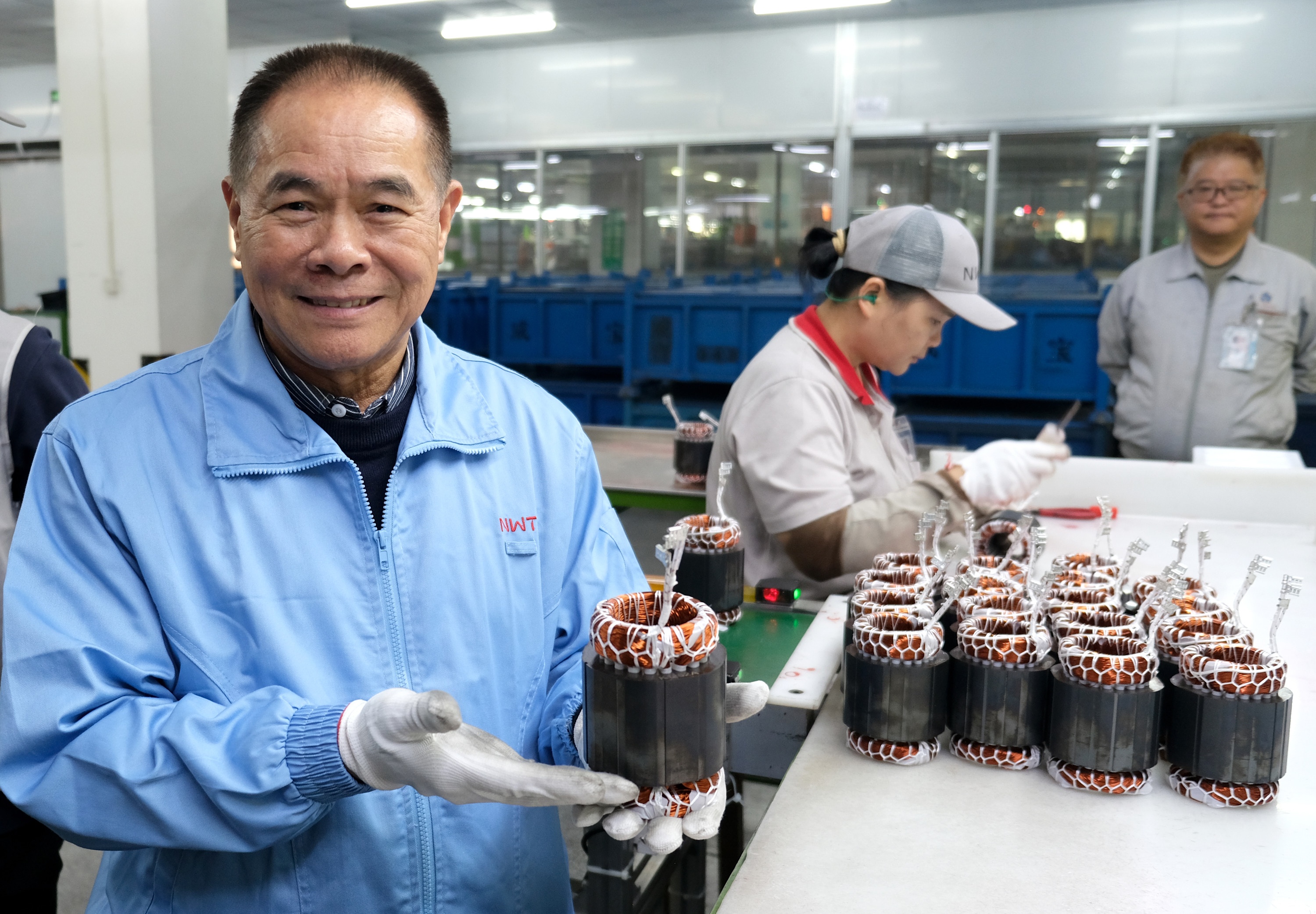 ben trong may hut am anh 9