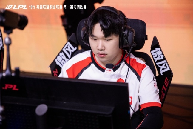 Tuyen thu eSports Trung Quoc ban do lo lieu hinh anh