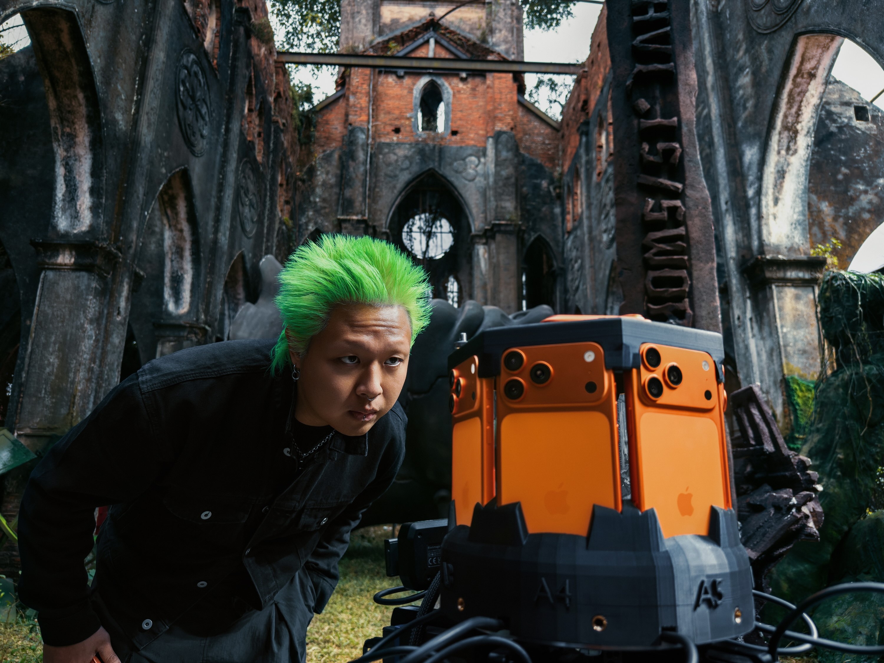 Dao dien Viet lam MV 'phuc tap chua tung co' bang iPhone hinh anh