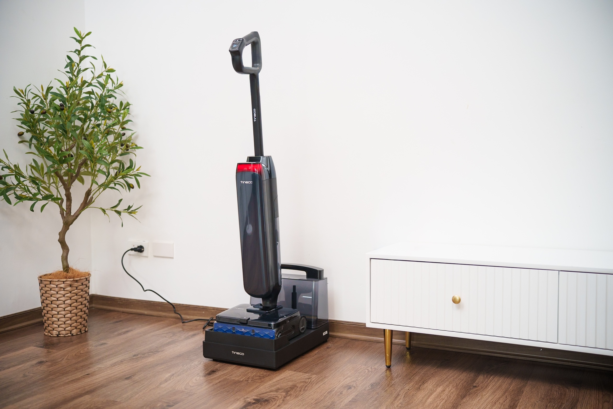 lau nha tineco anh 2