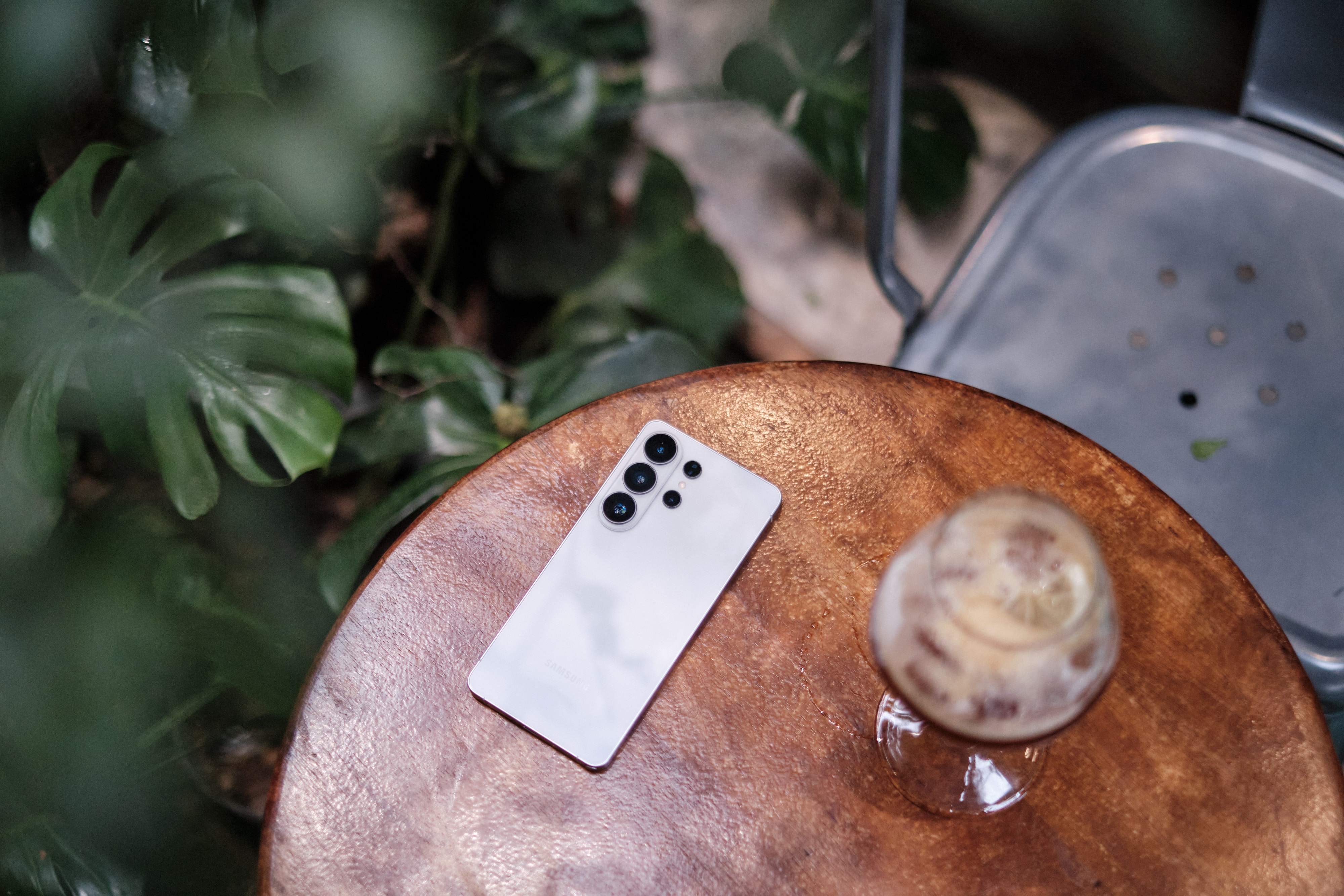 Mau dien thoai Android khong on ao nhung ‘duoc viec’ hinh anh