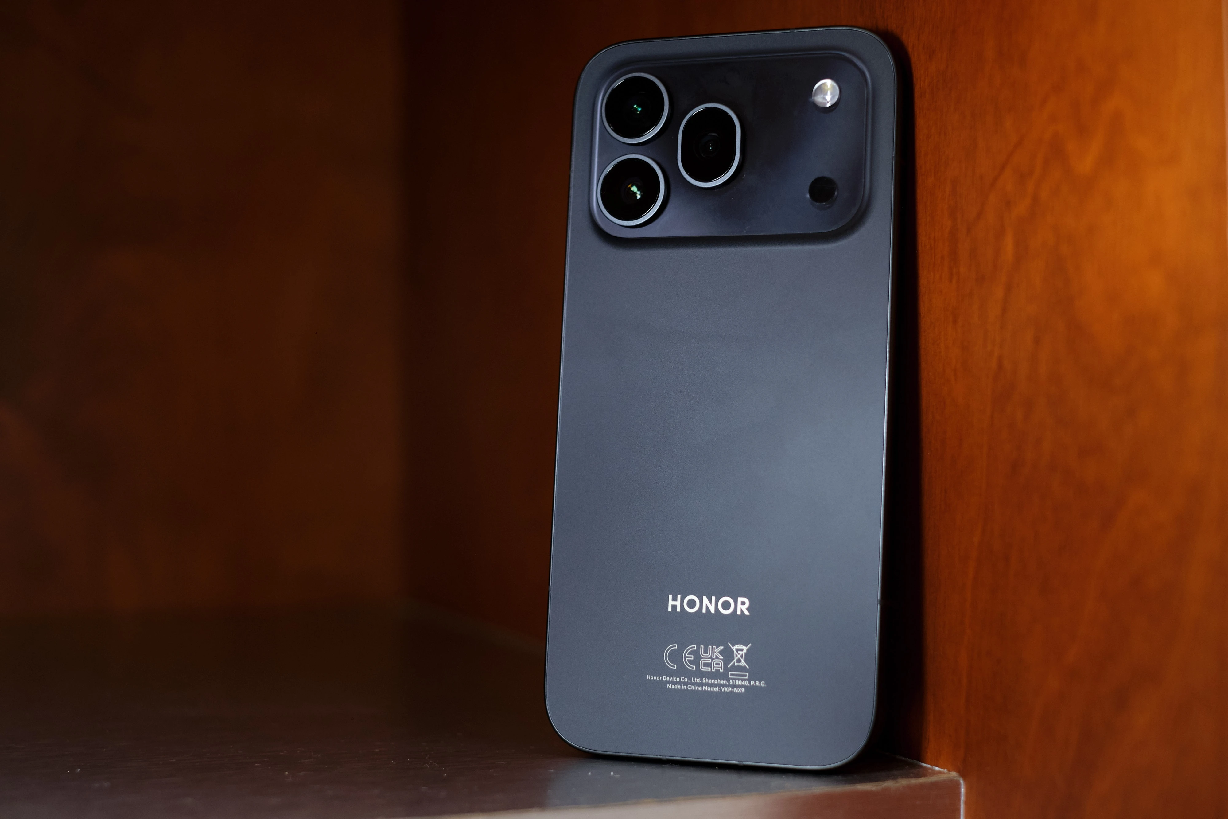 Mau smartphone tren 20 trieu o ranh gioi ‘can cao cap’ hinh anh