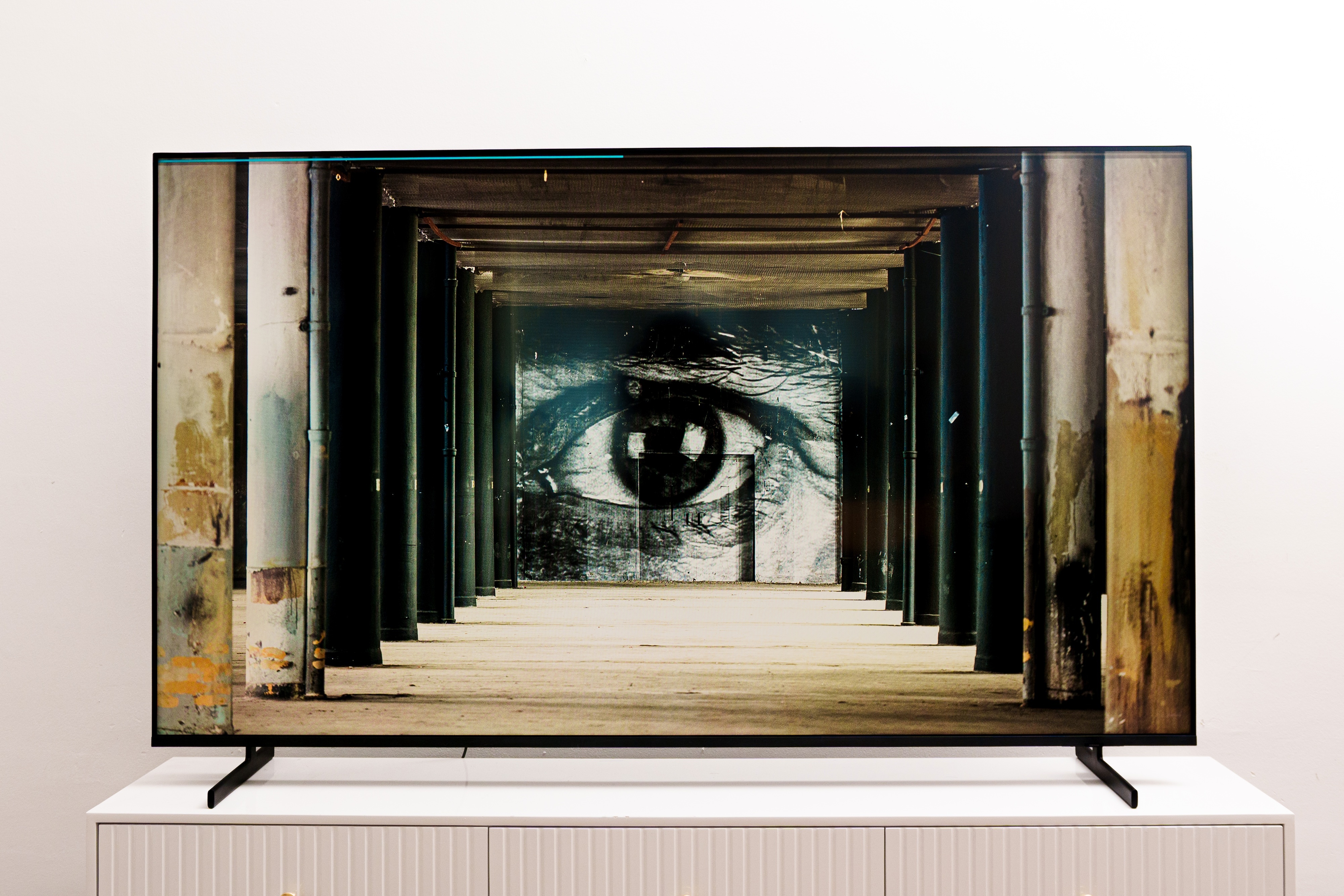 R85H - Mẫu TV cao cấp chủ lực với công nghệ hiển thị mới
