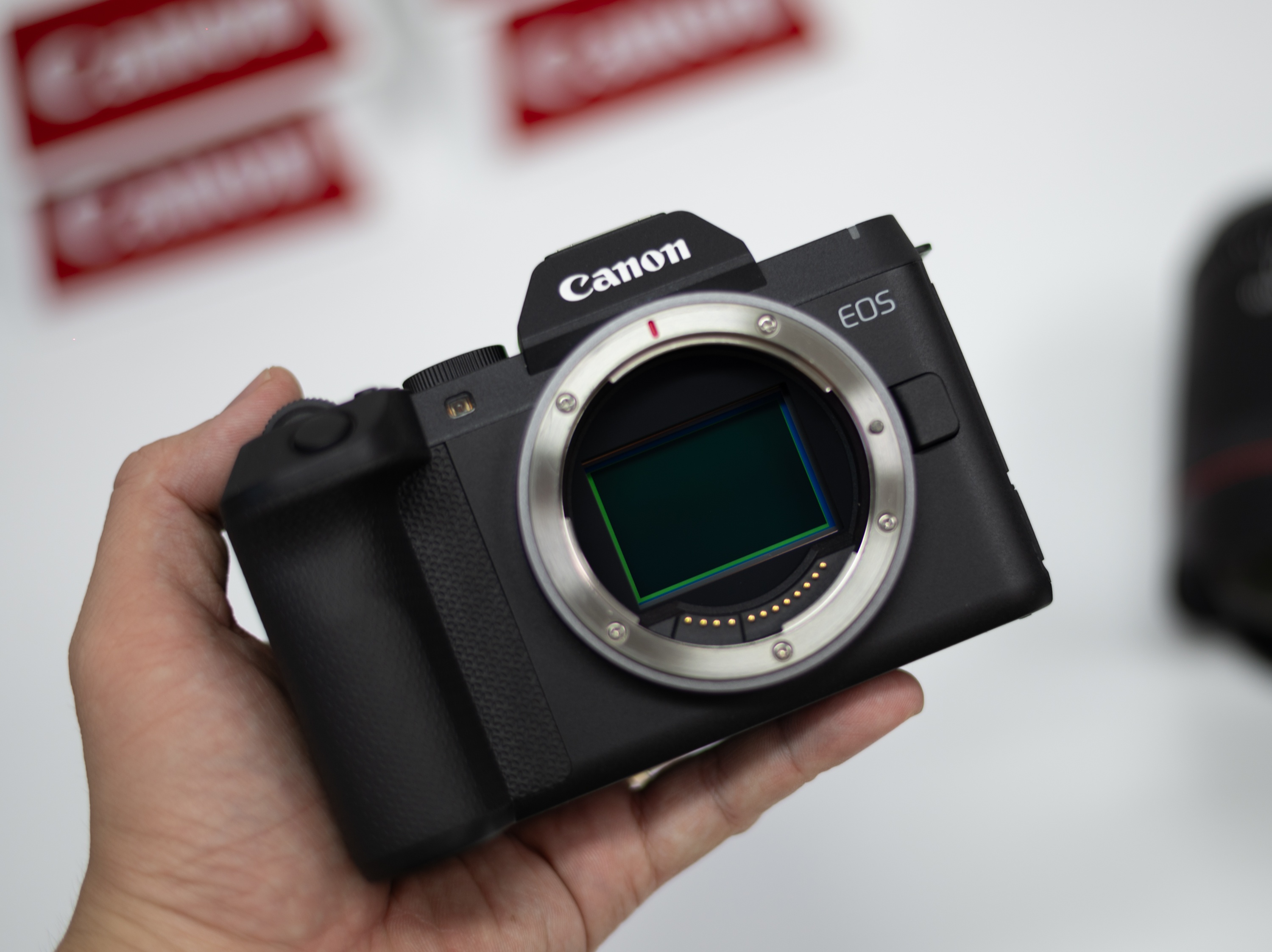 Canon khác lạ