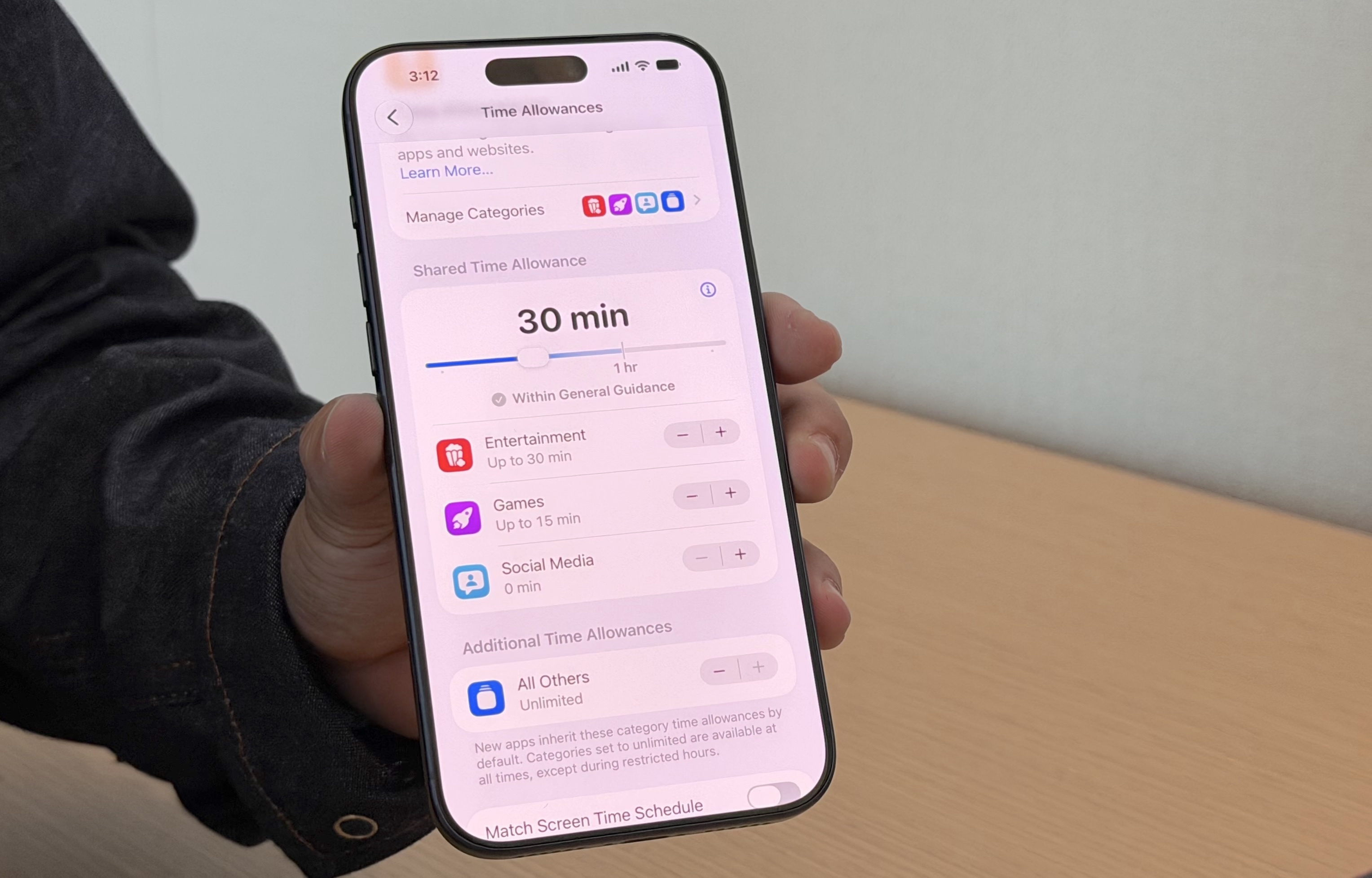 5 tính năng giúp cha mẹ yên tâm hơn khi giao điện thoại, iPad cho con
