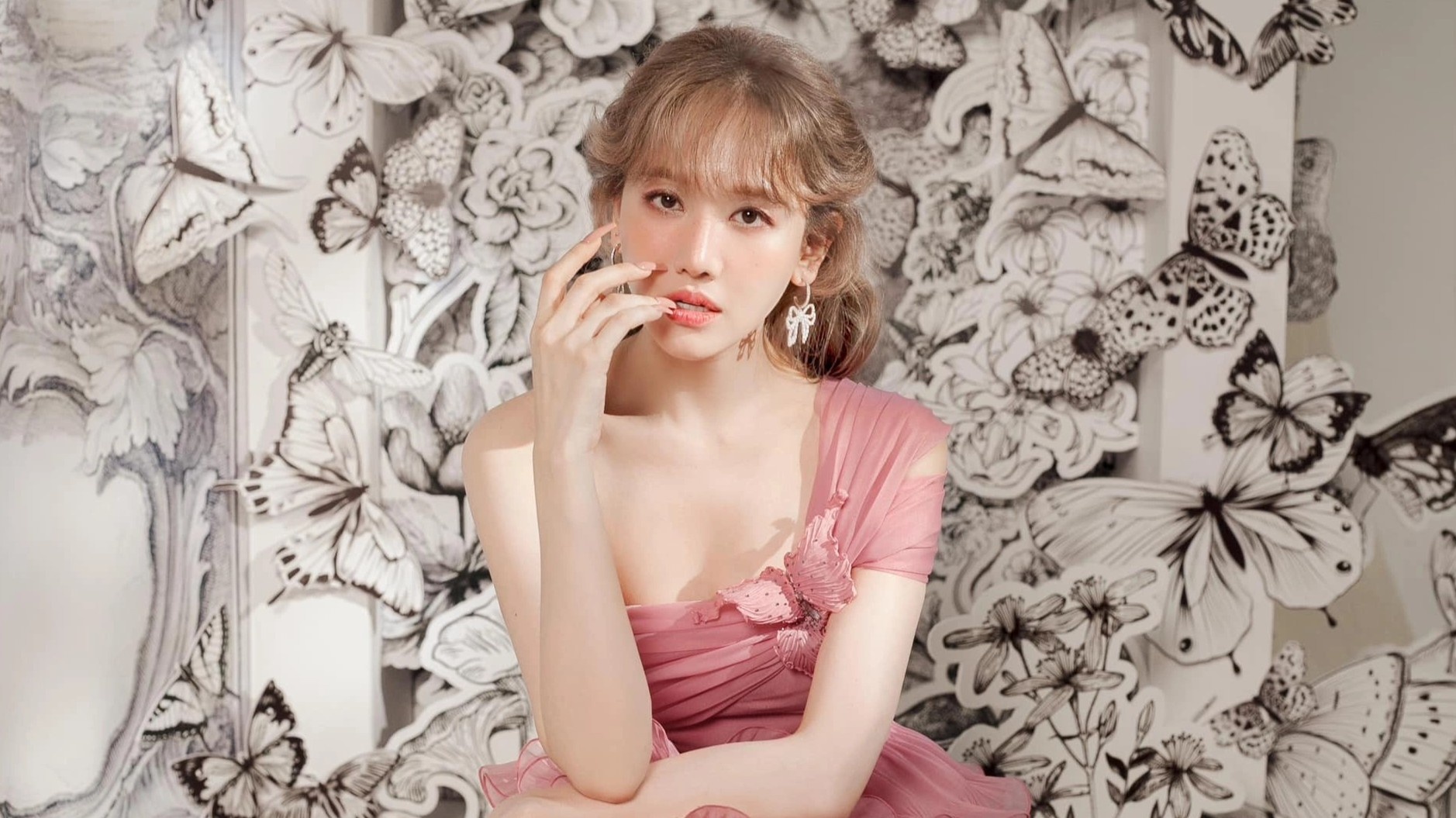 Hari Won da 'biet minh la ai' hinh anh