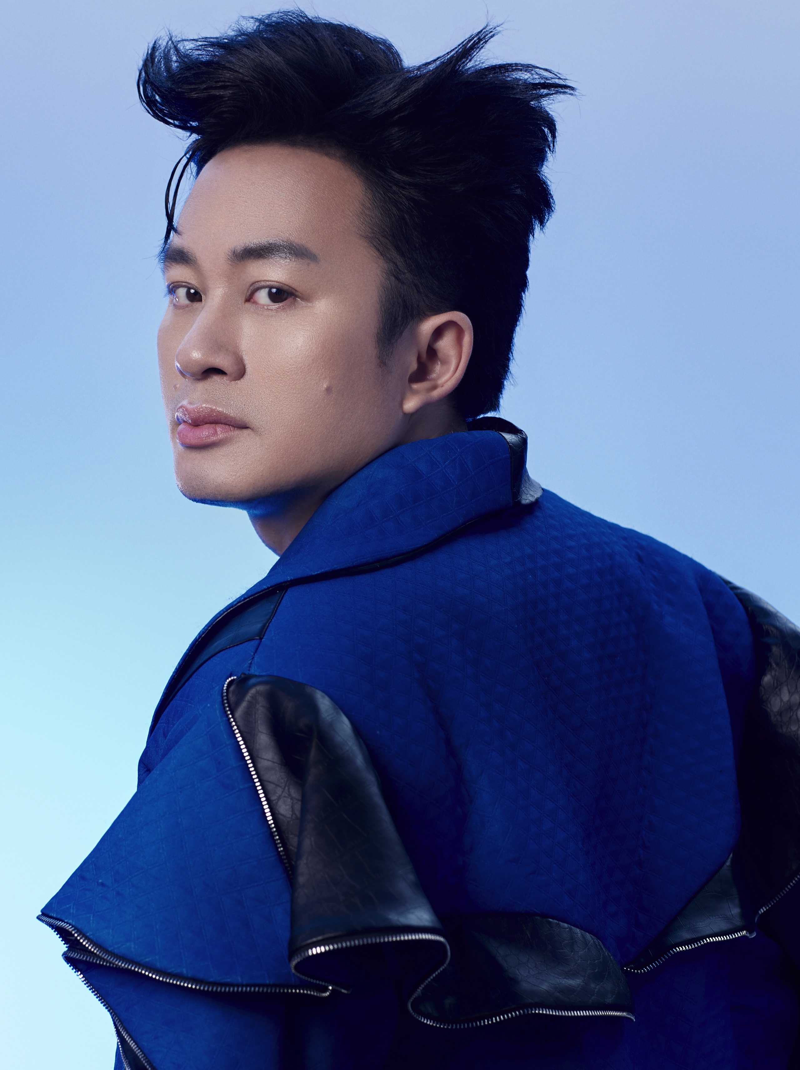 Ca sĩ Tùng Dương