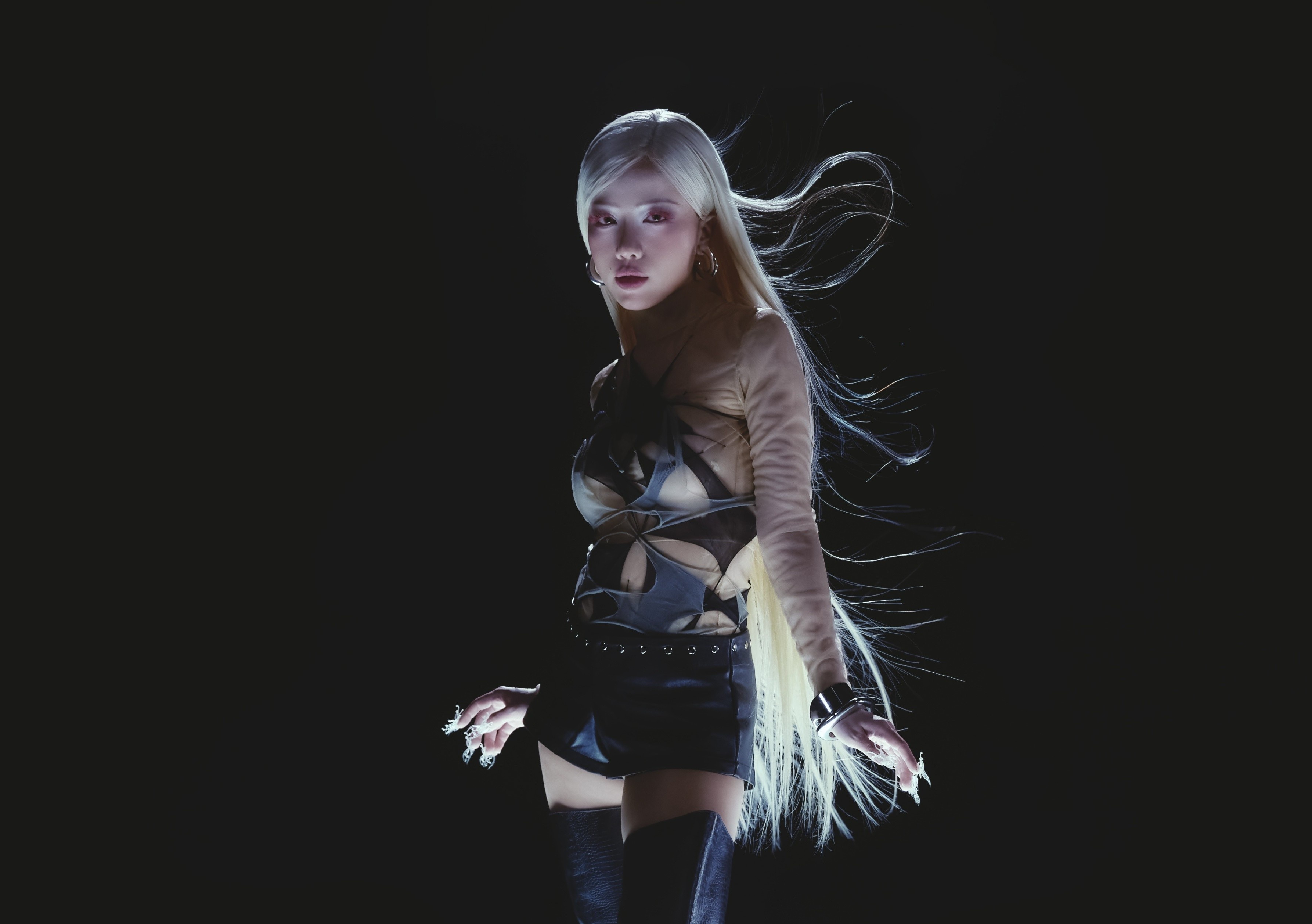 Phung Khanh Linh mao hiem hinh anh