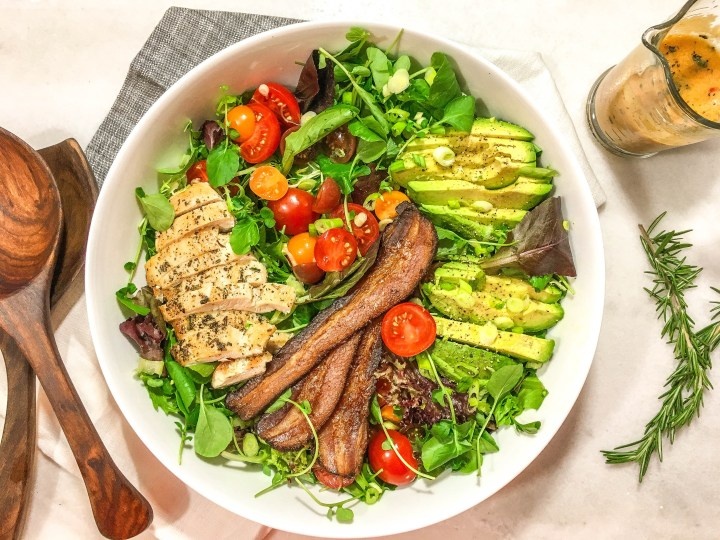 Cong thuc lam salad tu qua bo, du chat cho ngay cuoi tuan hinh anh