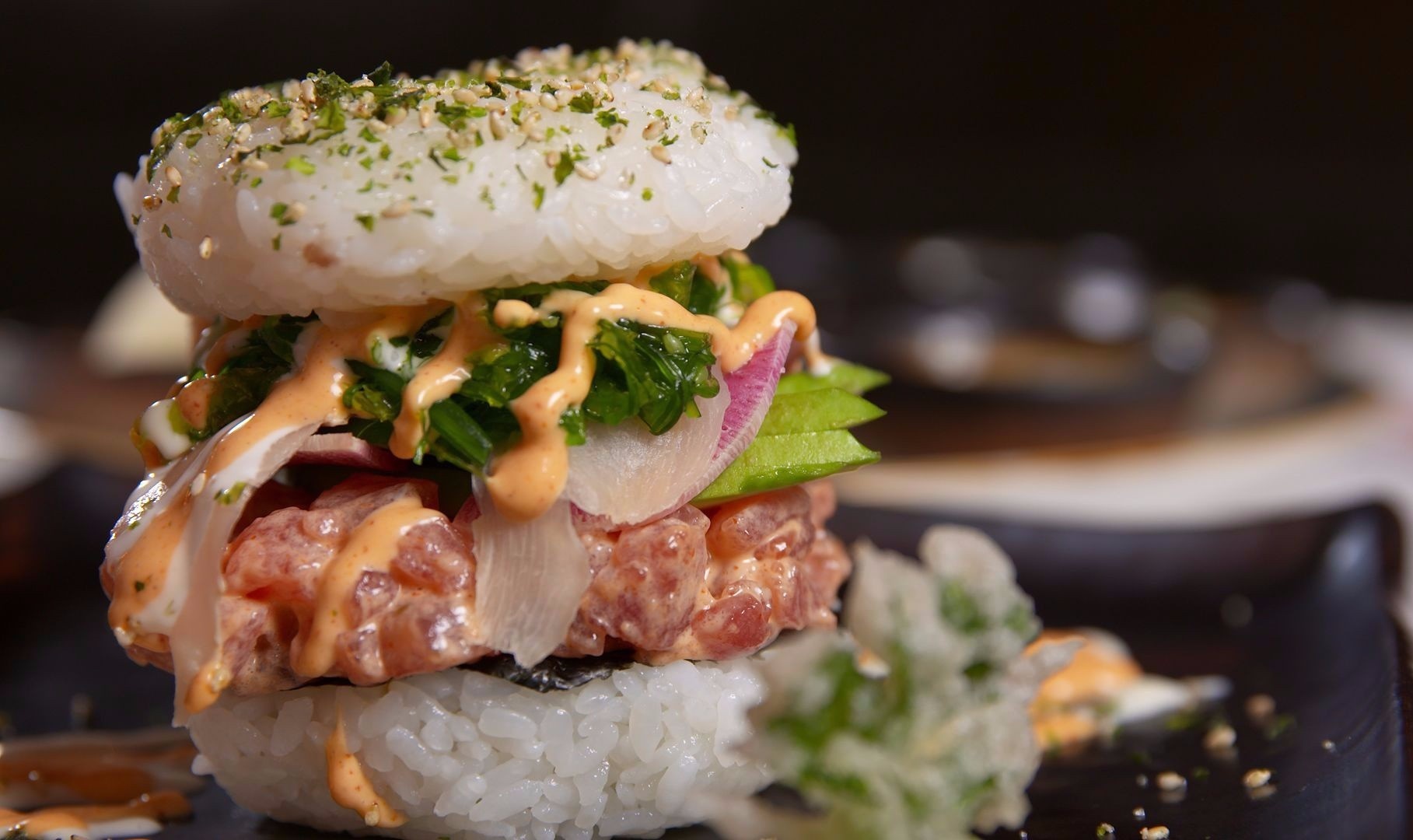 Thuong thuc mon banh kep sushi doc la hinh anh