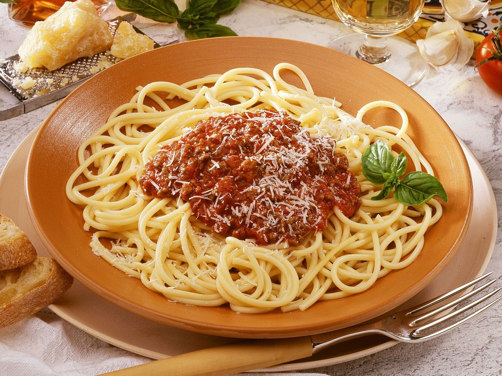 Cong thuc lam mi spaghetti don gian tai nha hinh anh